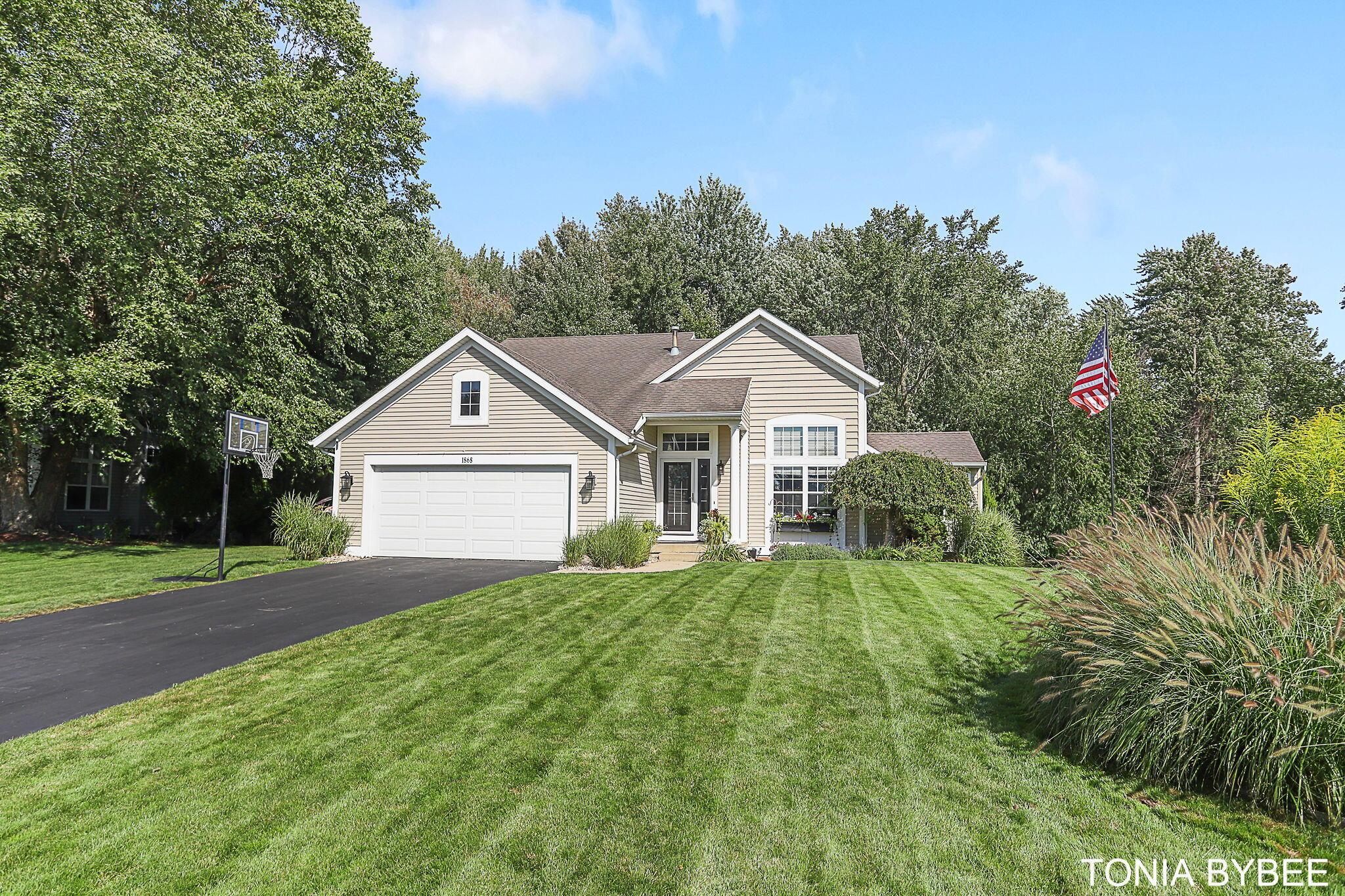 Suntree Ln, Zeeland, MI 49464