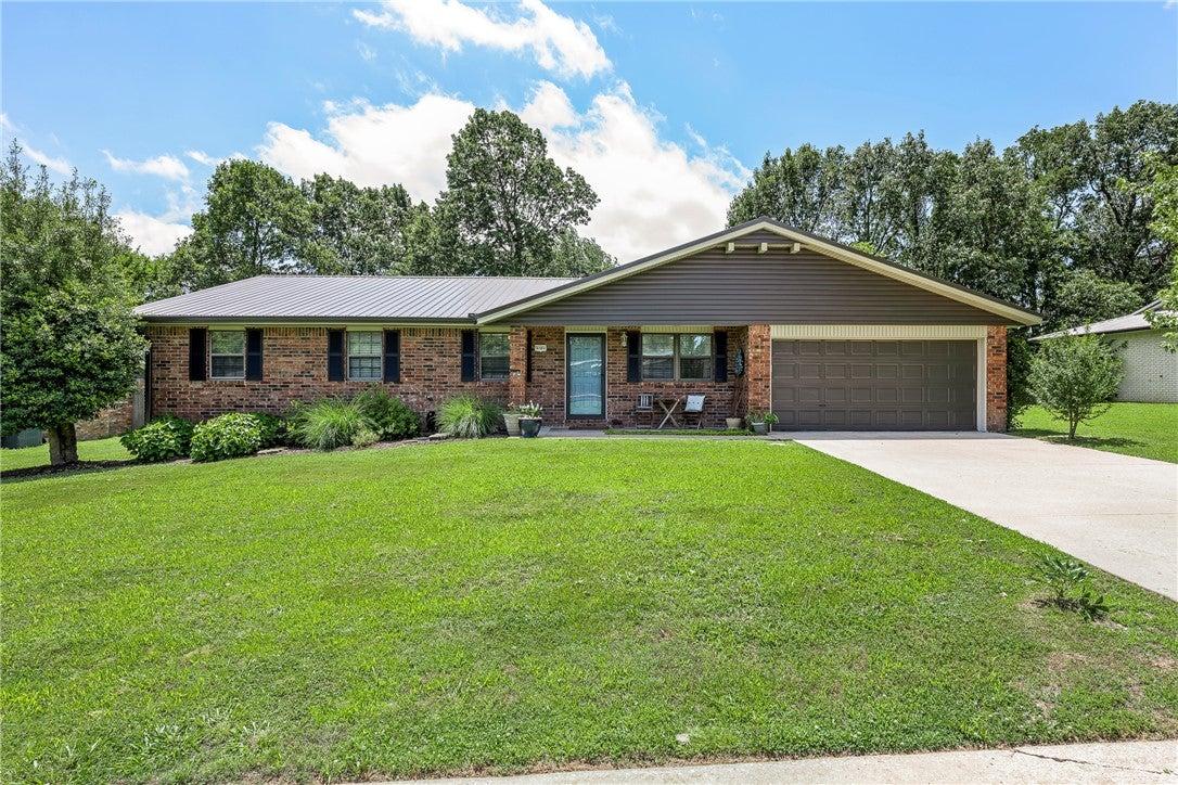 Mcdonald Ave, Springdale, AR 72762