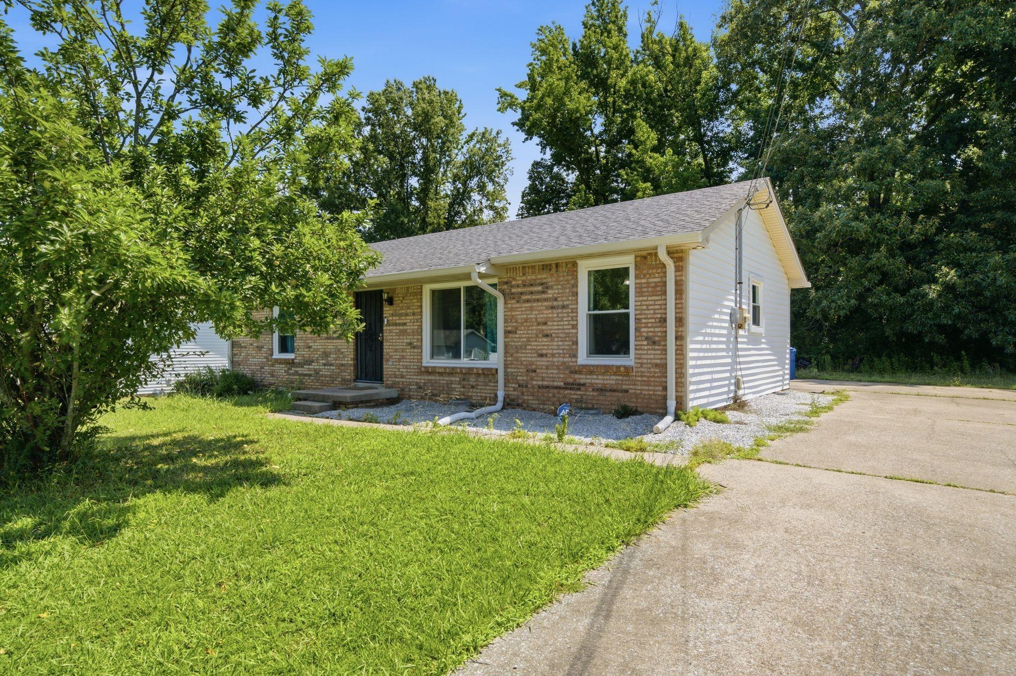 Donna Dr, Clarksville, TN 37042