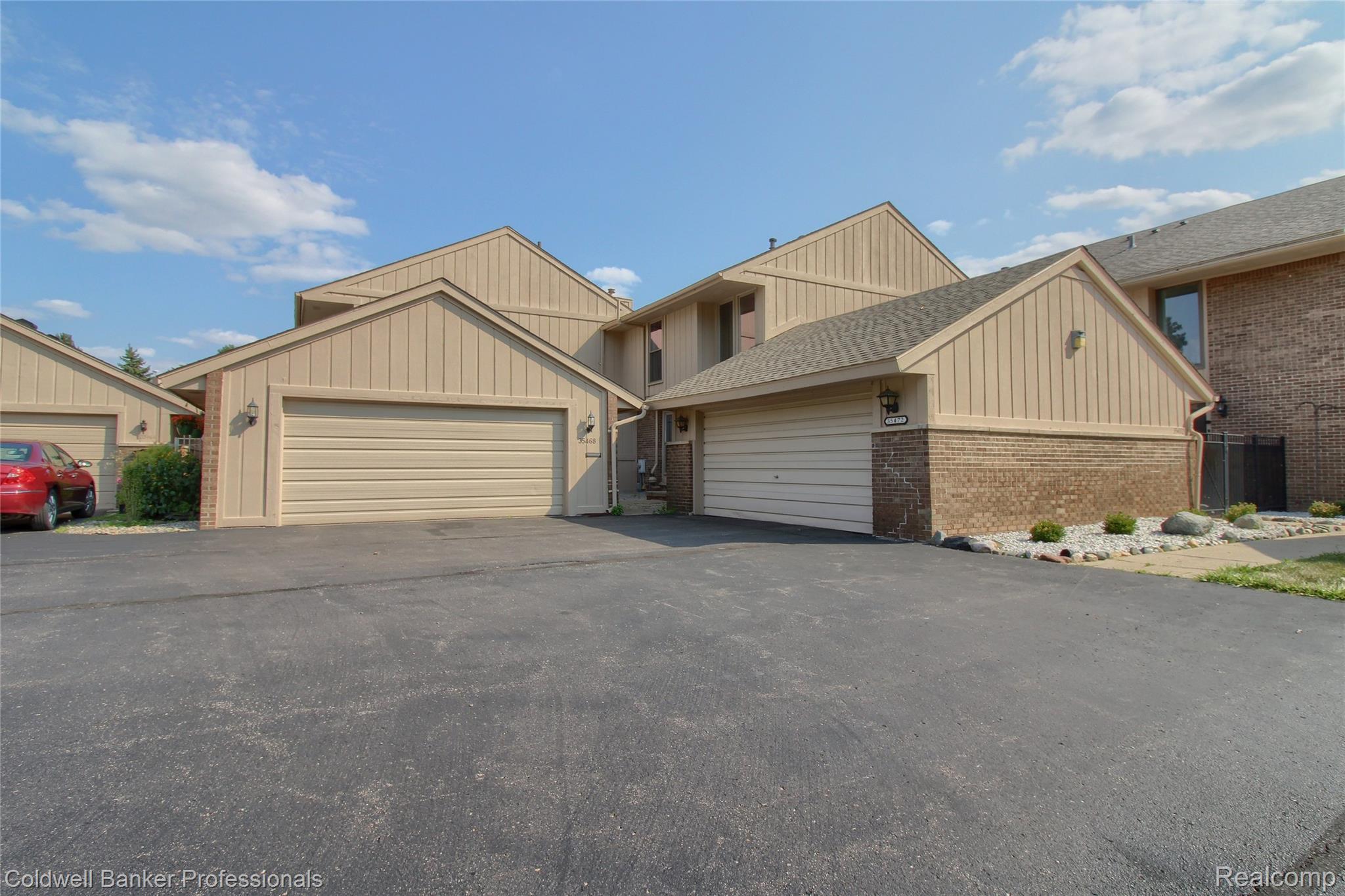 Heritage Ln, Farmington, MI 48335