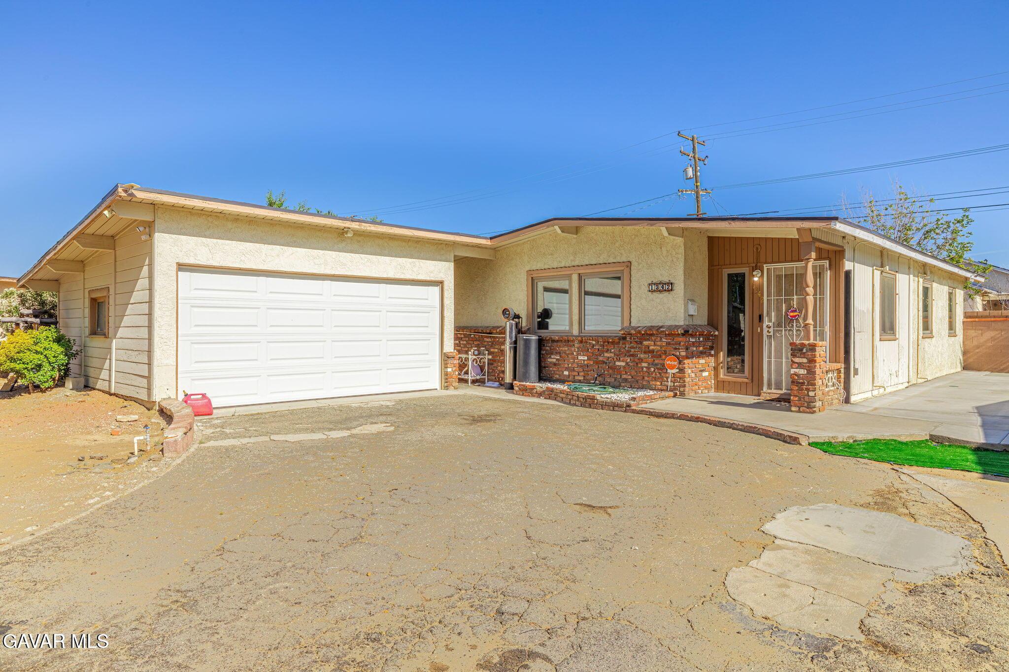 W Avenue H15, Lancaster, CA 93534