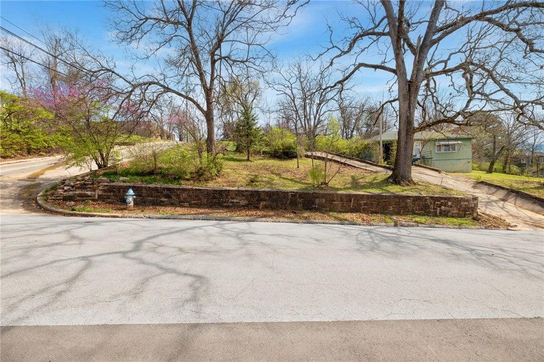 S Locust Ave, Fayetteville, AR 72701