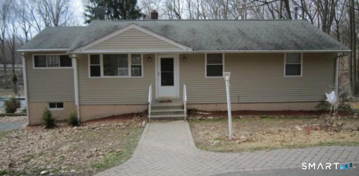 Tamarack Cir, Trumbull, CT 06611