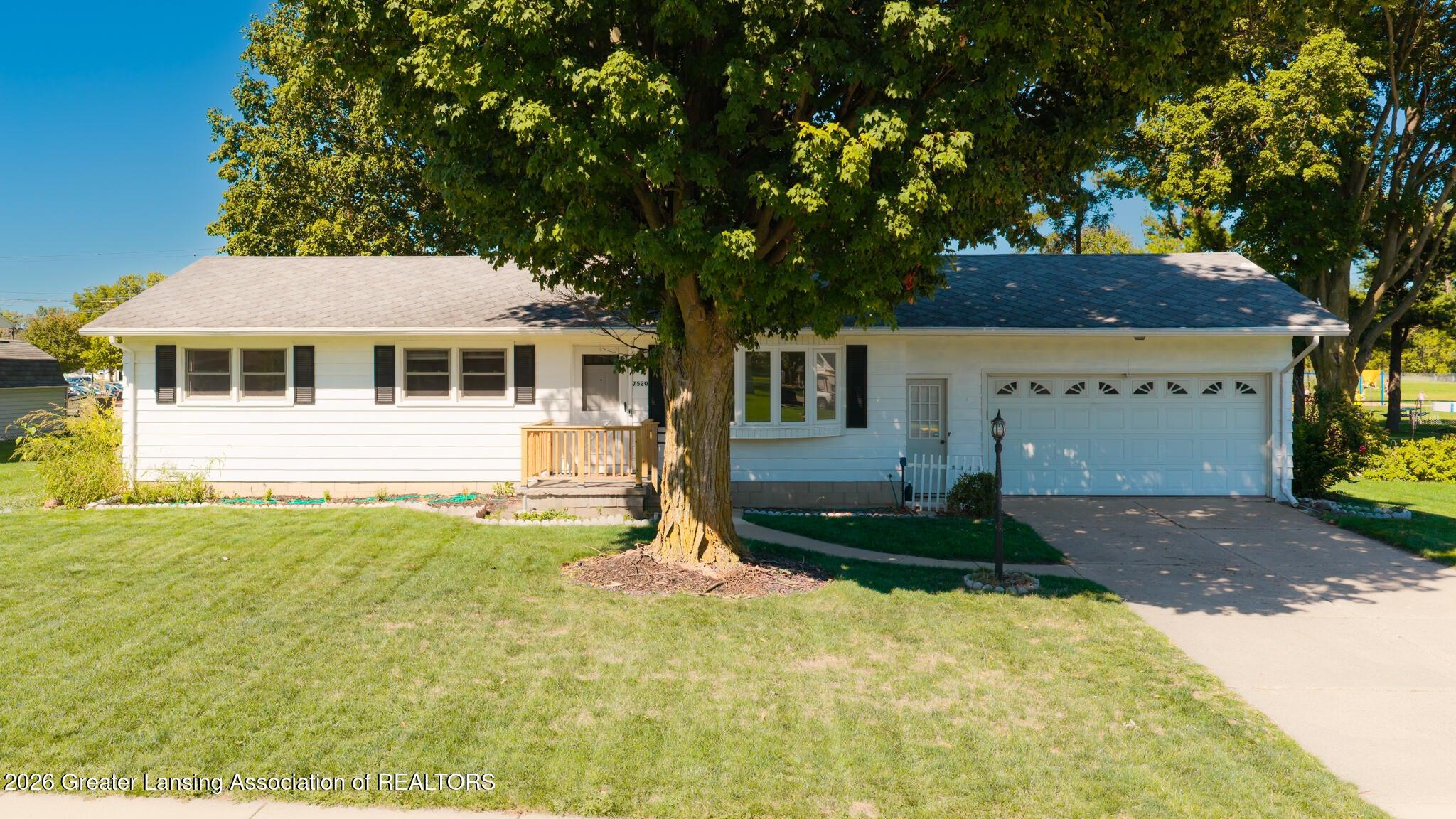 Williamsburg Rd, Lansing, MI 48917