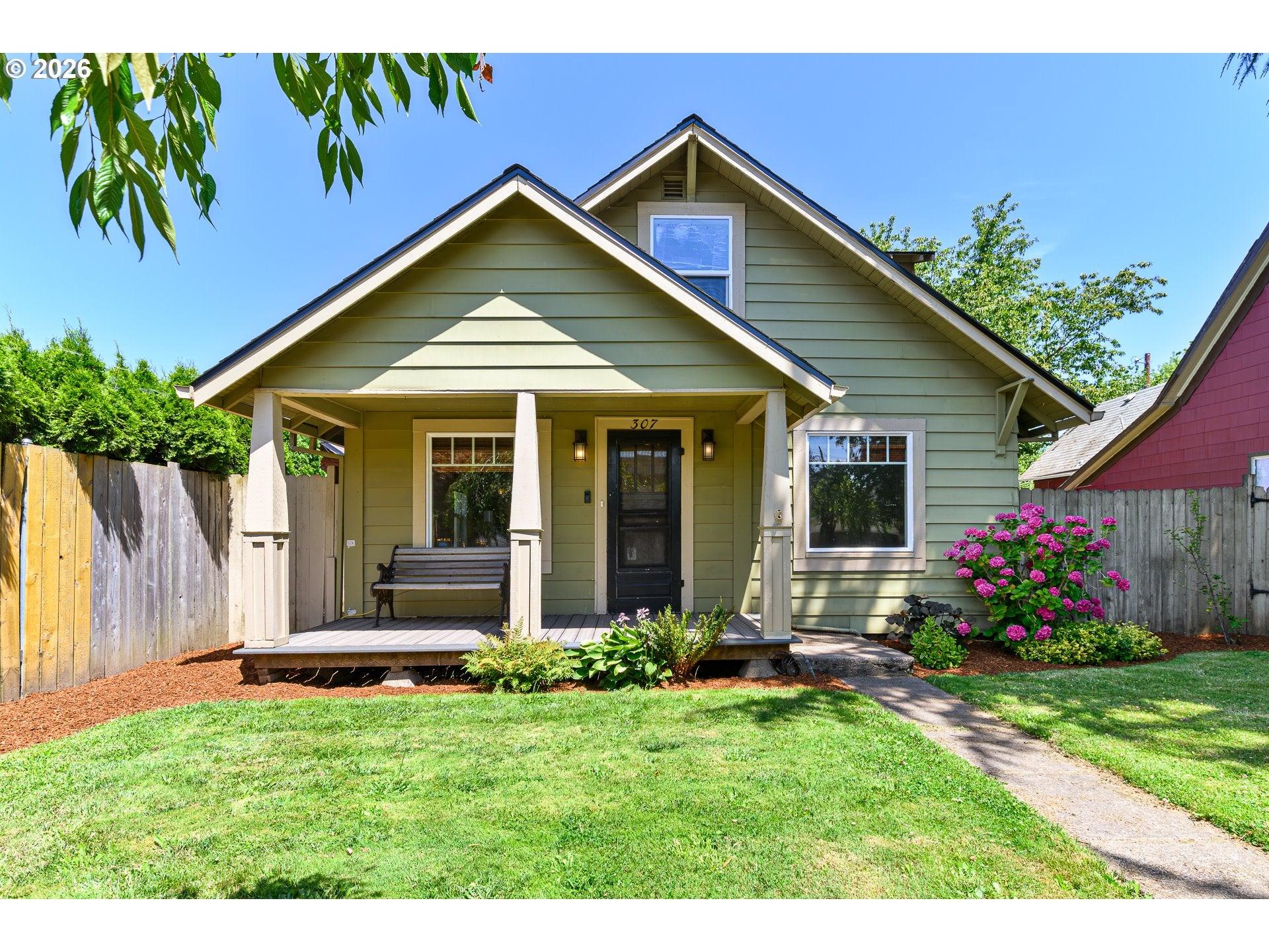 W 2nd St, Newberg, OR 97132