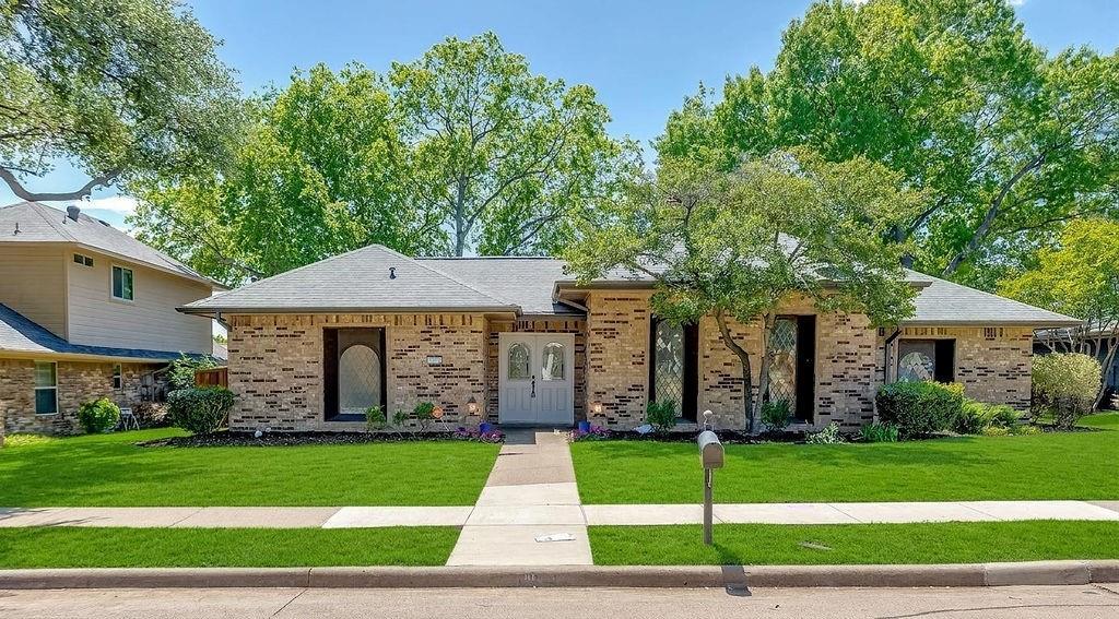 Nottingham Dr, Carrollton, TX 75007