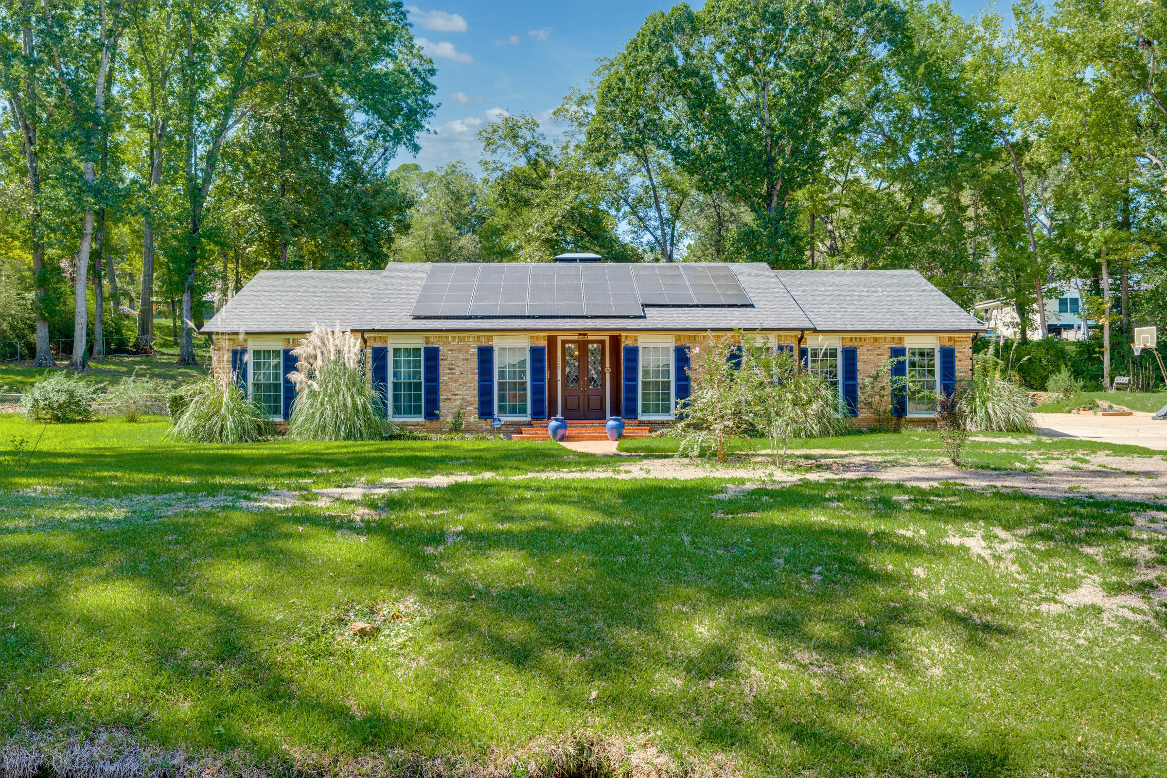 Glenwood Dr, Palestine, TX 75801