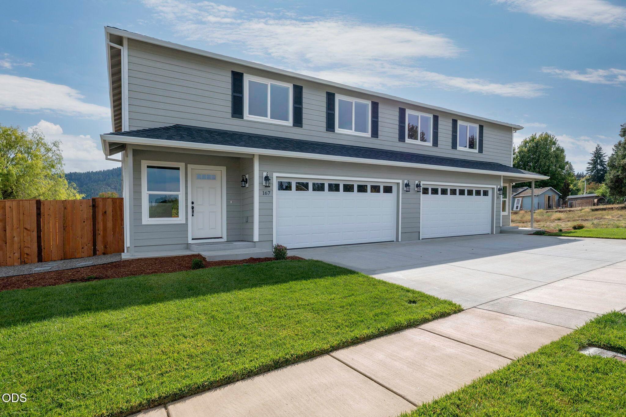 Se Champagne Ct, Grants Pass, OR 97527