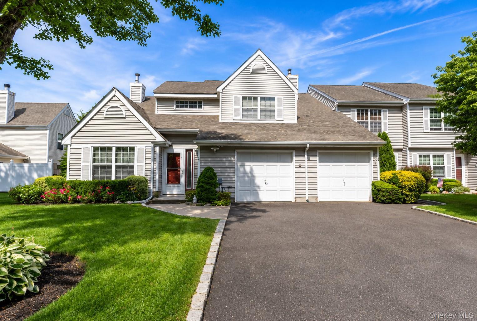 Mystic Cir, Bay Shore, NY 11706