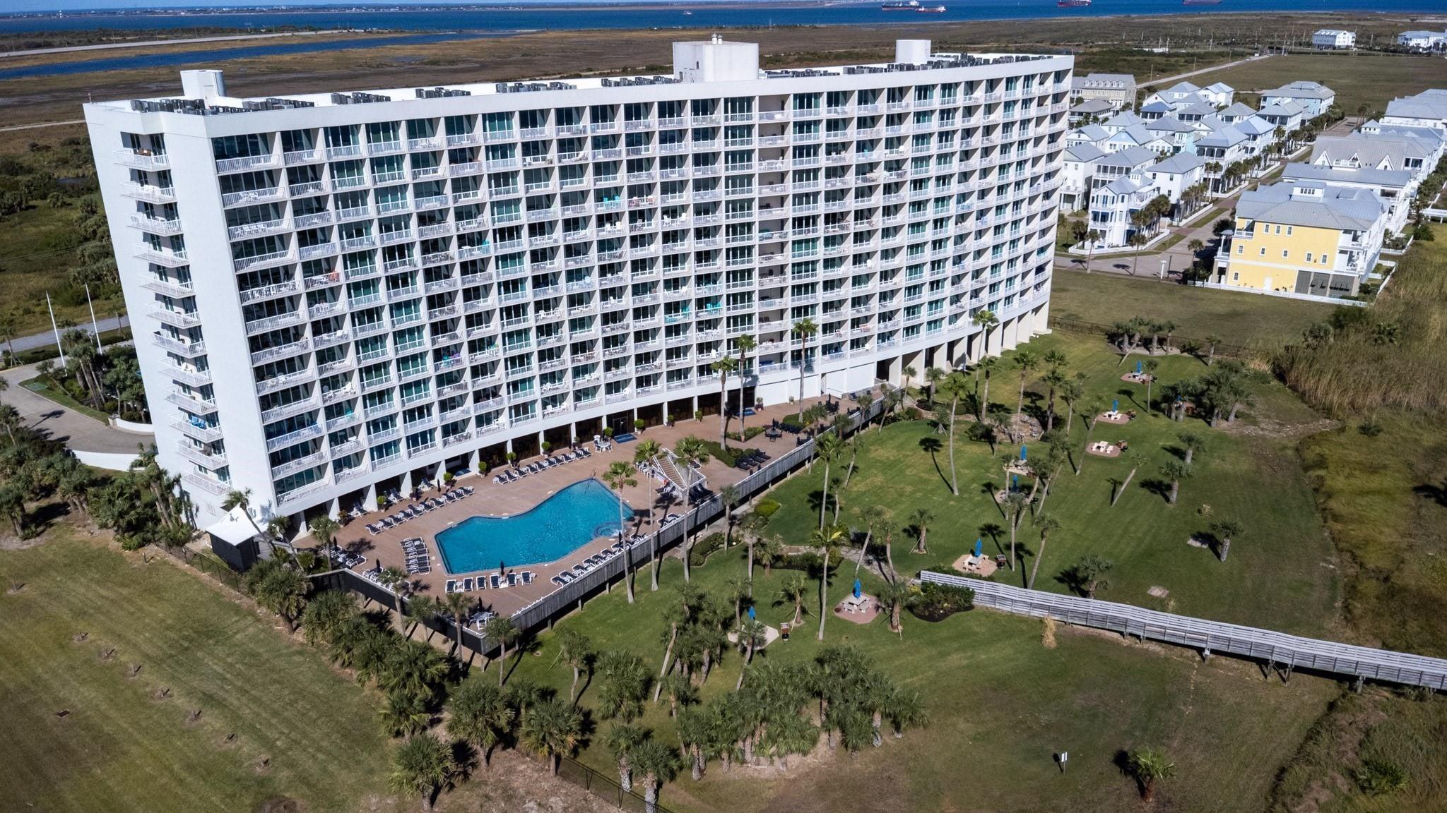 E Beach Dr, Galveston, TX 77550