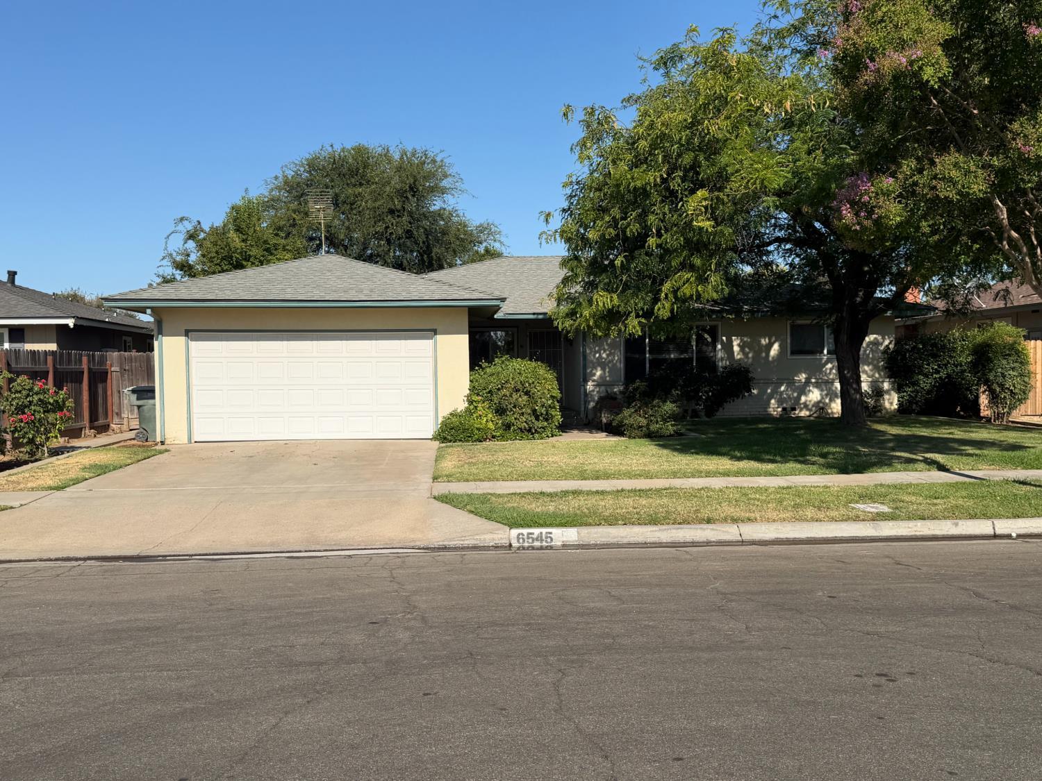 N Raisina Ave, Fresno, CA 93710