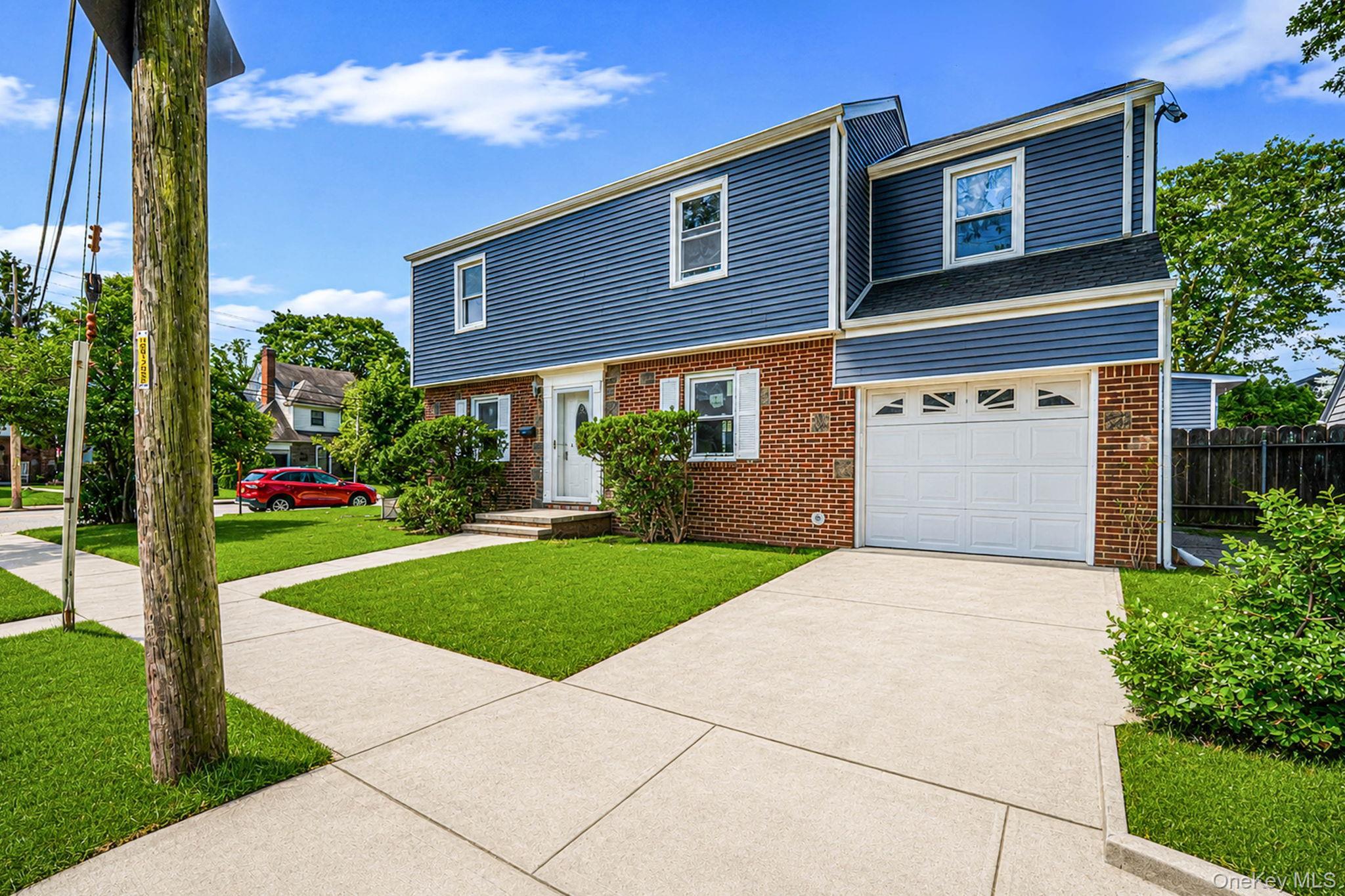 Hudson Ct, Lynbrook, NY 11563