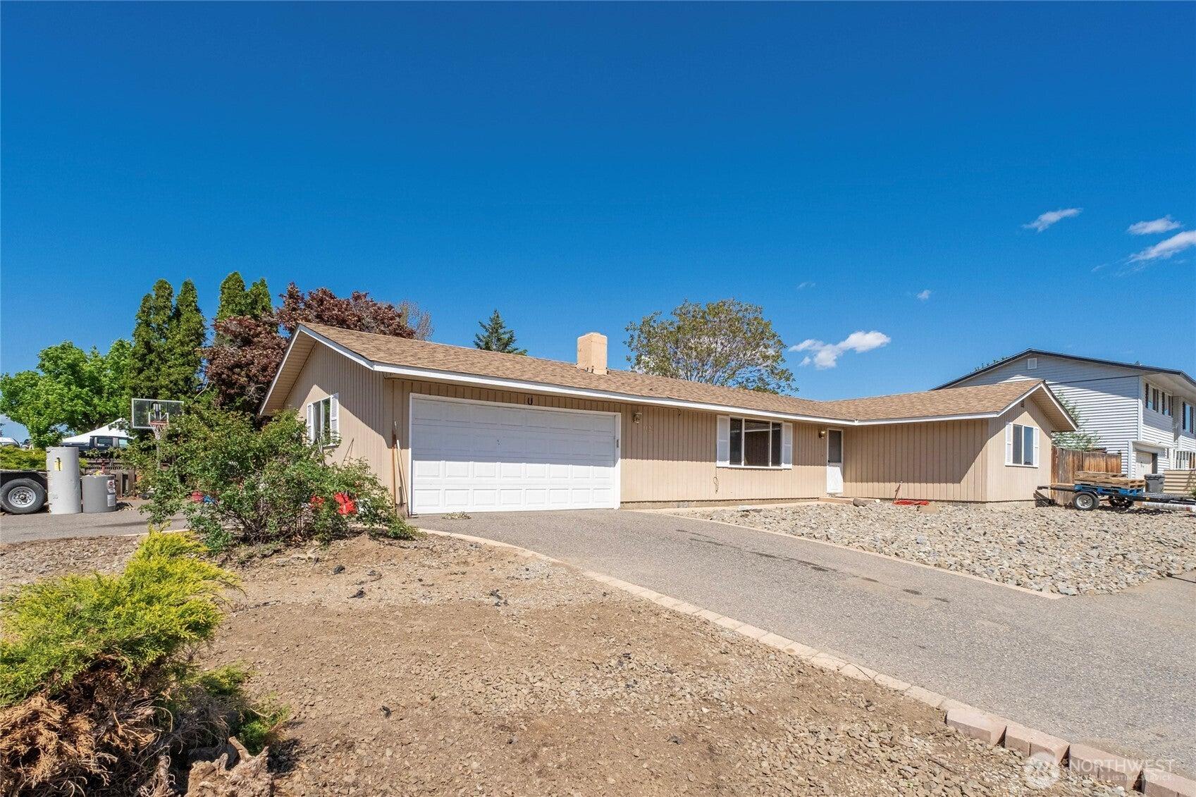 Jean St Se, East Wenatchee, WA 98802