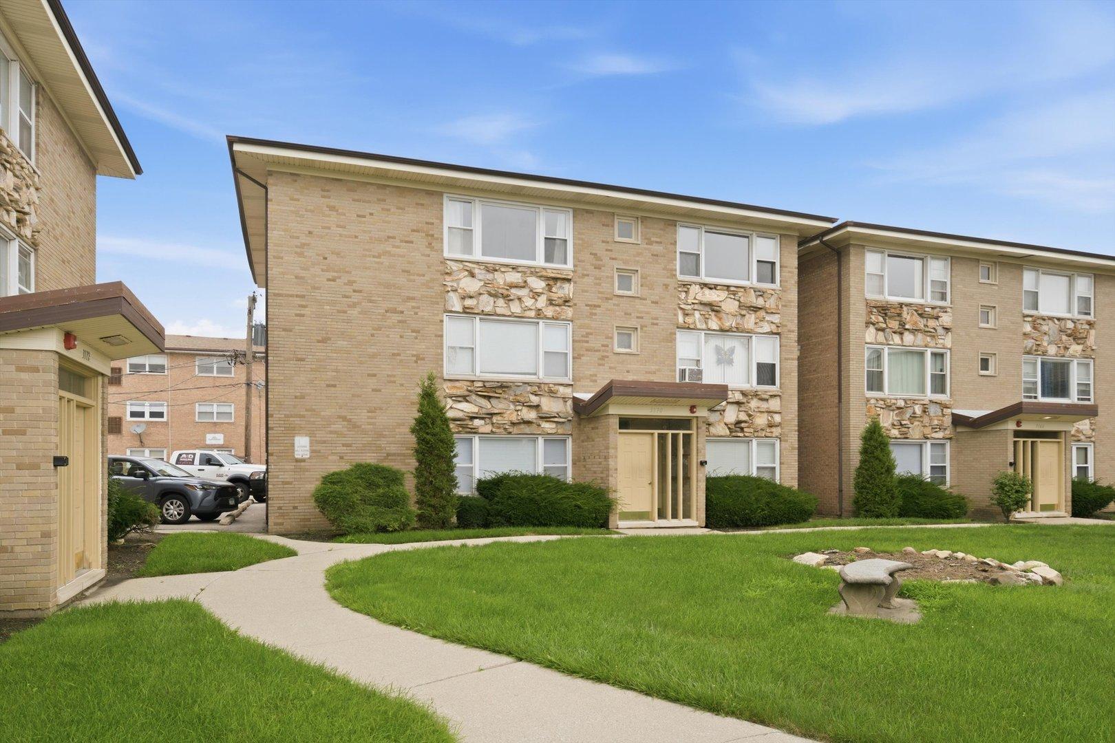 W Meadow Lane Dr, Merrionette Park, IL 60803