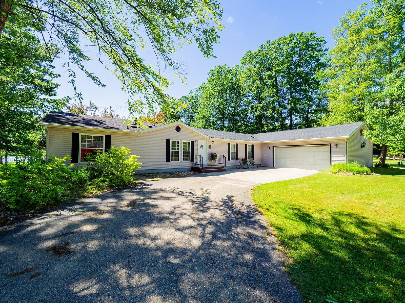 Thelen Dr, Gobles, MI 49055