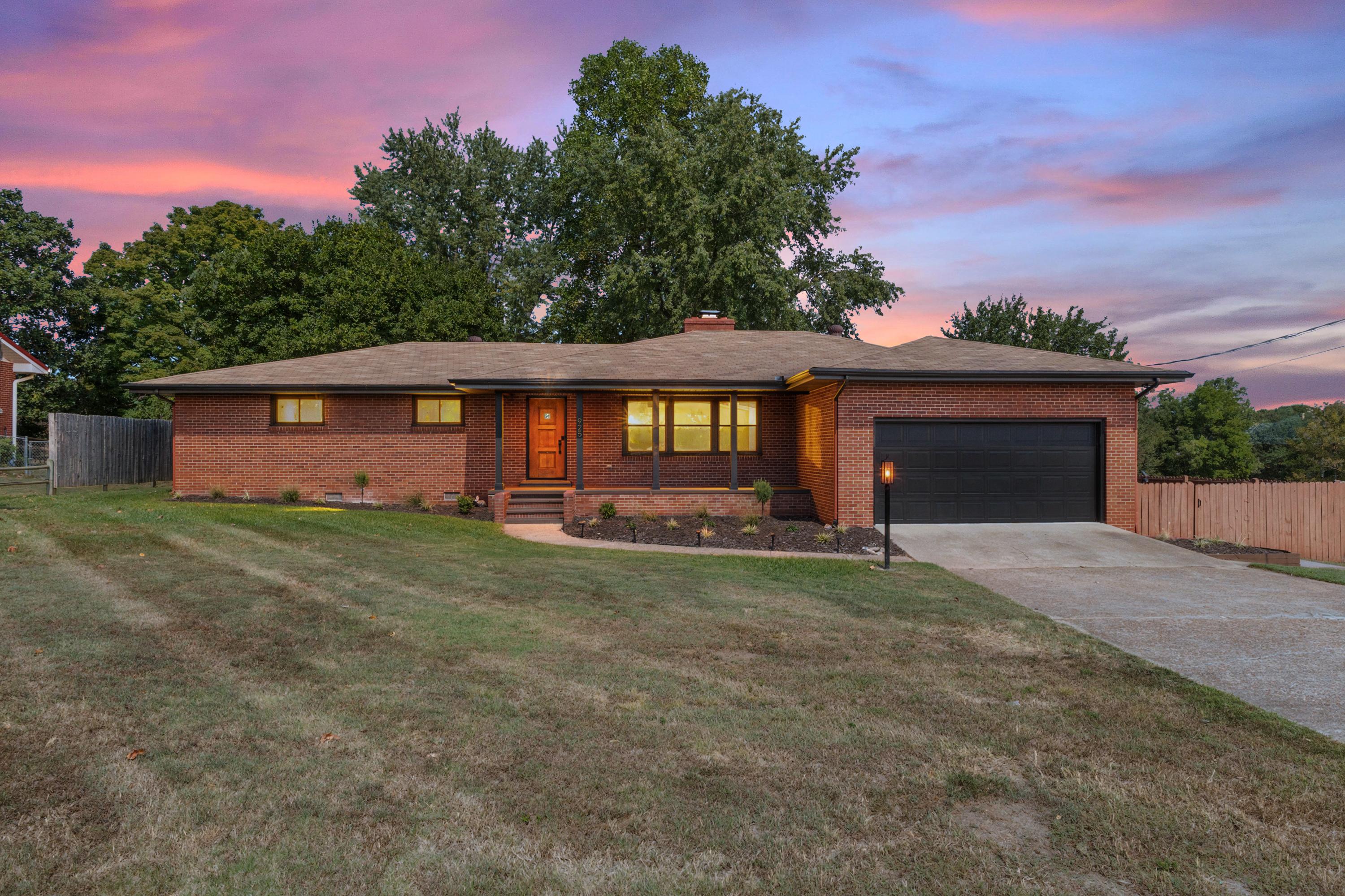 E 6th St, Mountain Home, AR 72653