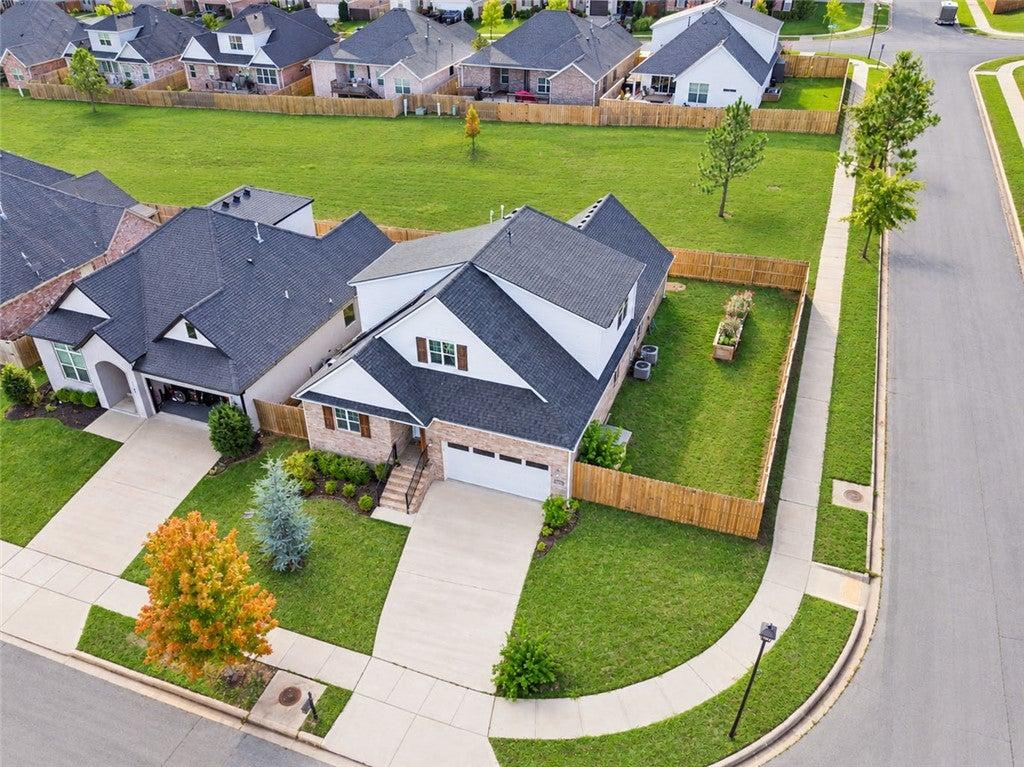 N Chapel Dr, Fayetteville, AR 72704