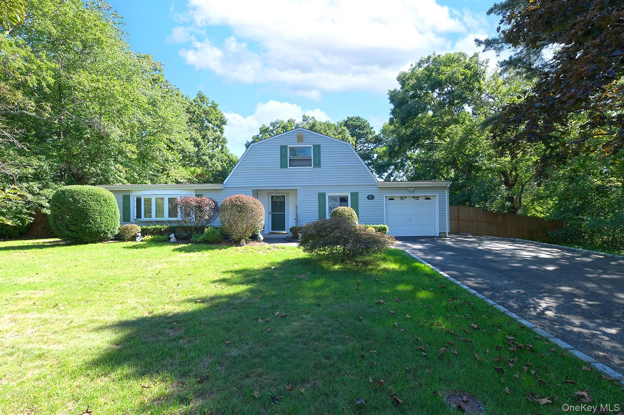Crooked Pine Dr, Medford, NY 11763