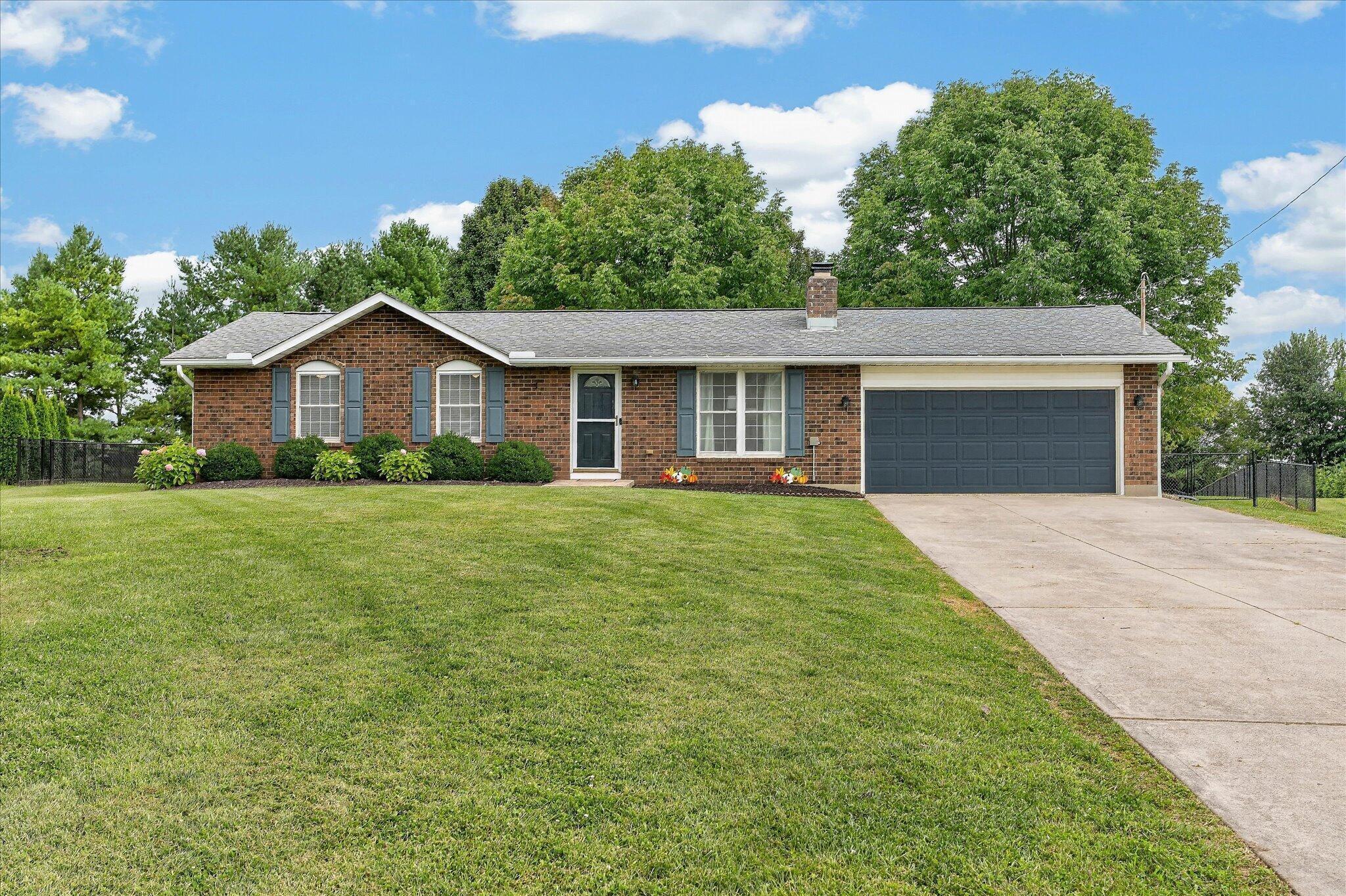 Karok Dr, London, OH 43140