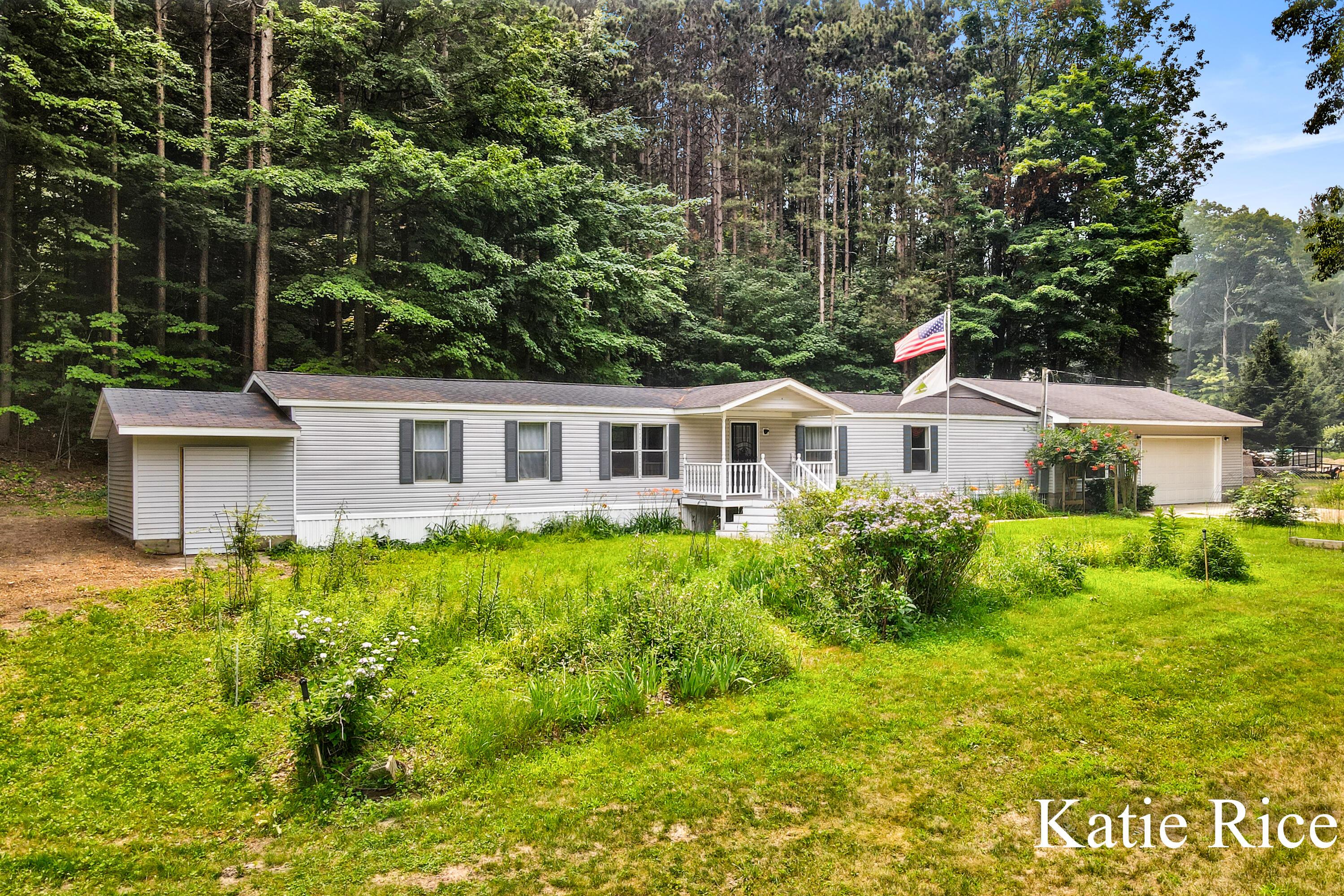 W Cleveland Rd, Montague, MI 49437