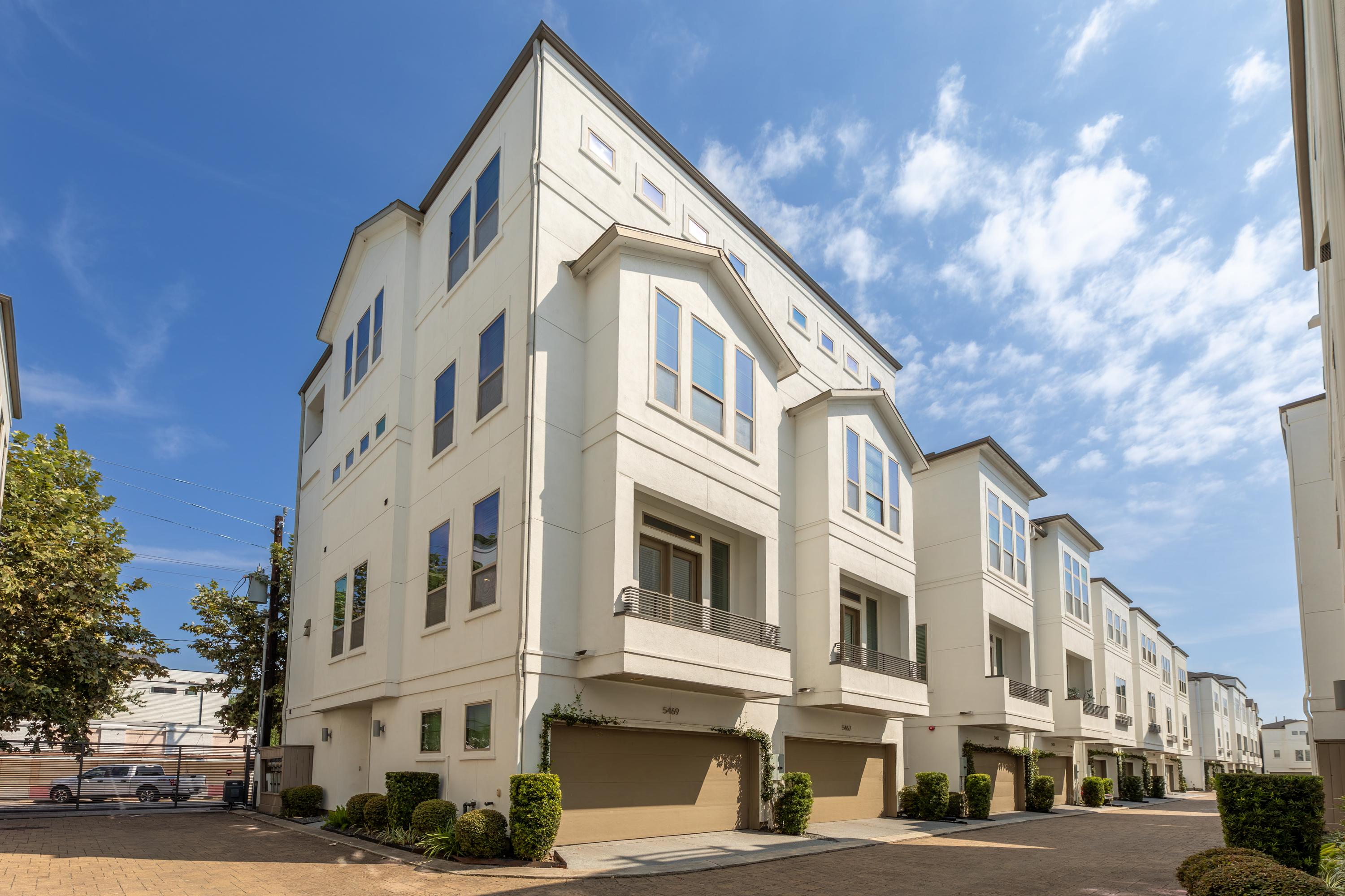 Larkin St, Houston, TX 77007