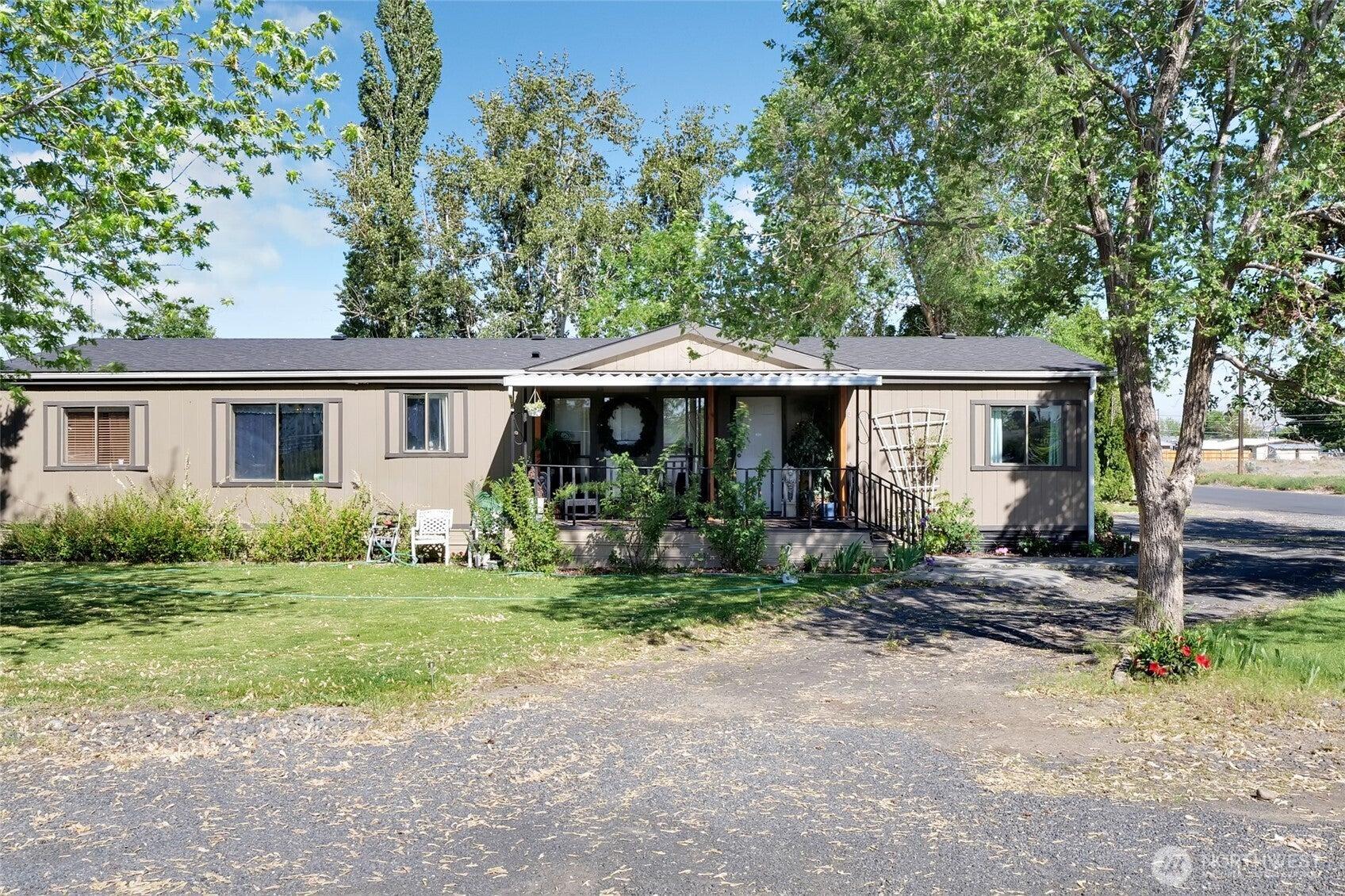 Jackie Dr Ne, Moses Lake, WA 98837