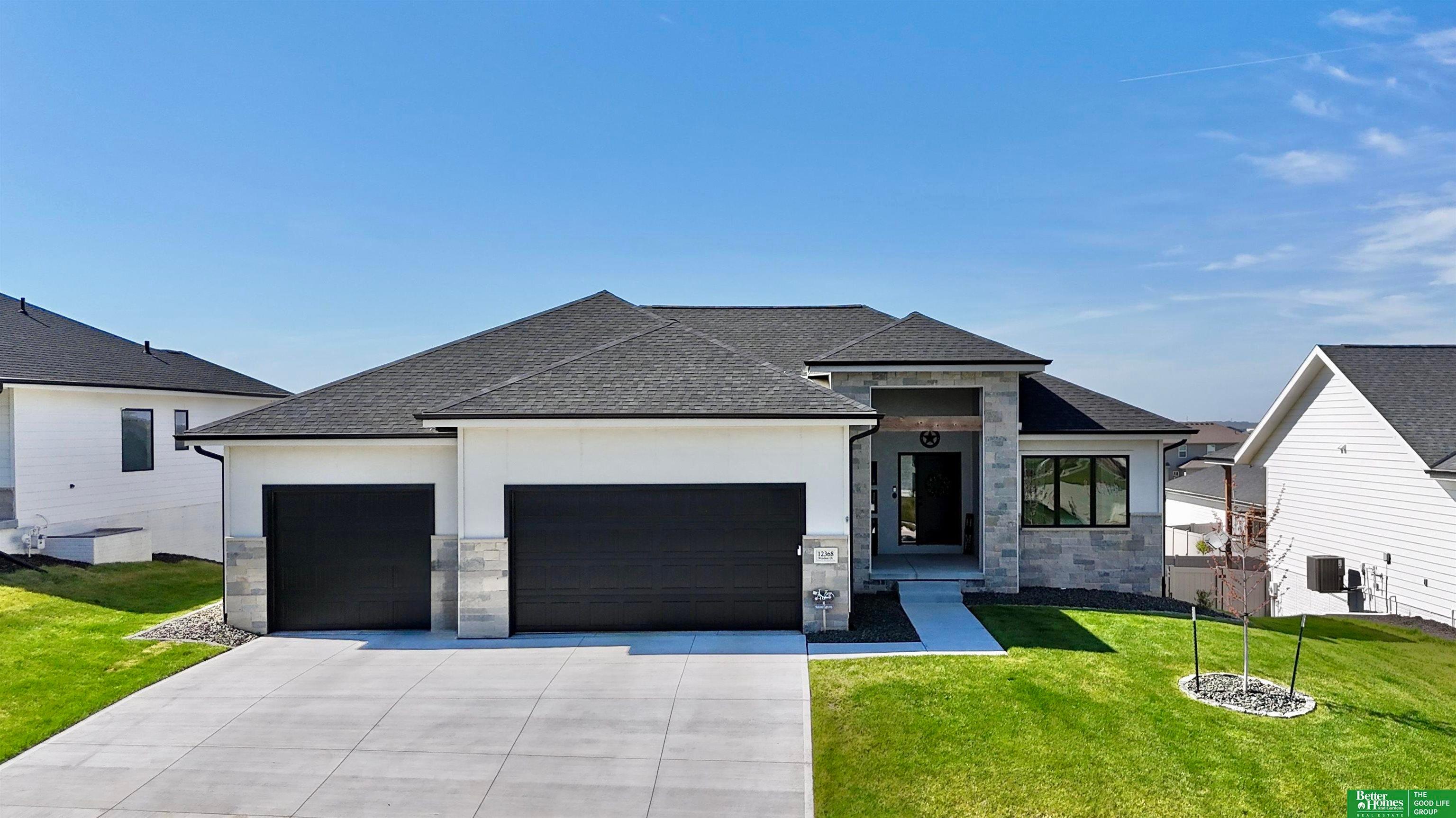 Windsor Dr, Papillion, NE 68046