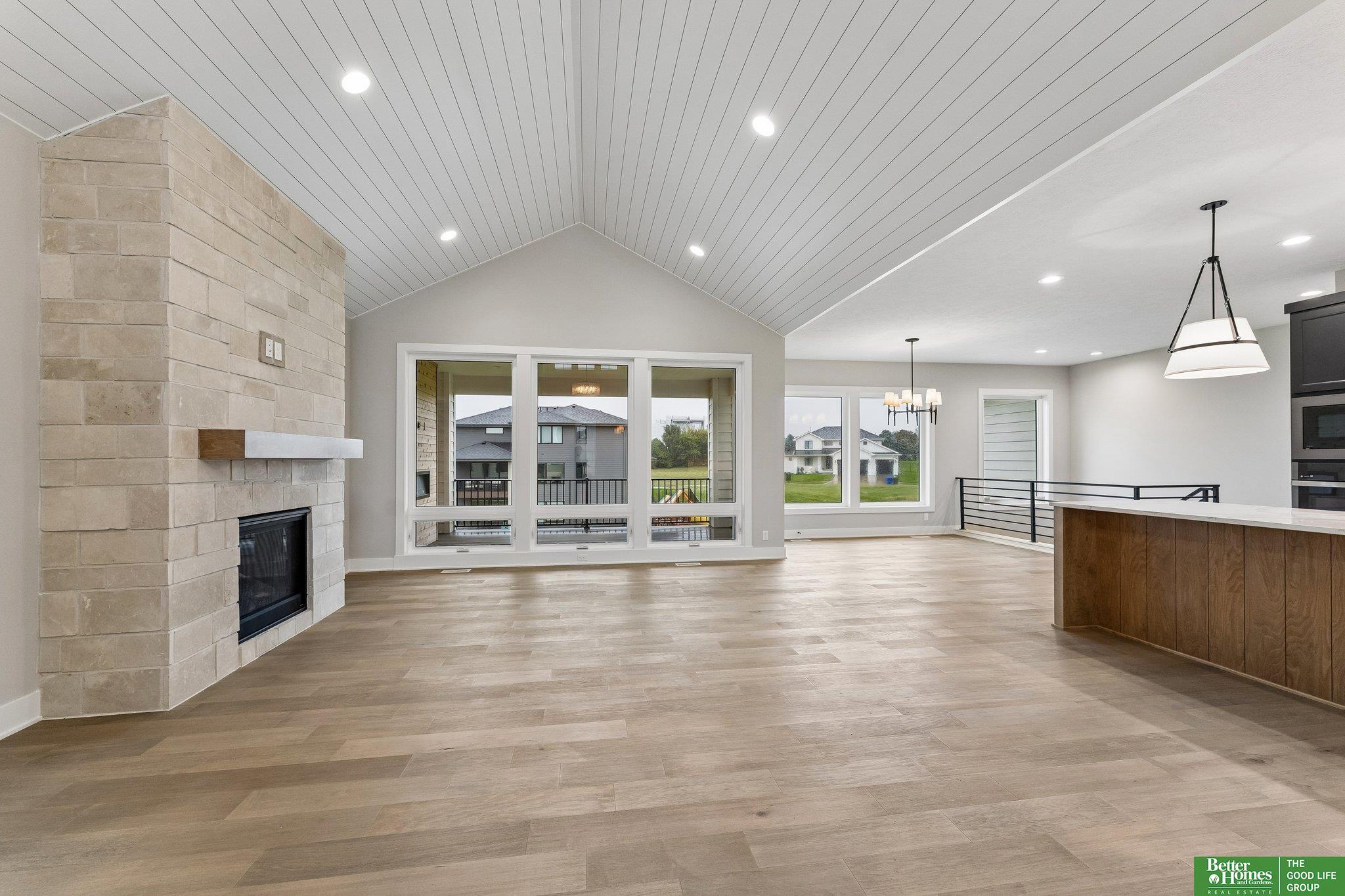 S 212th St, Elkhorn, NE 68022