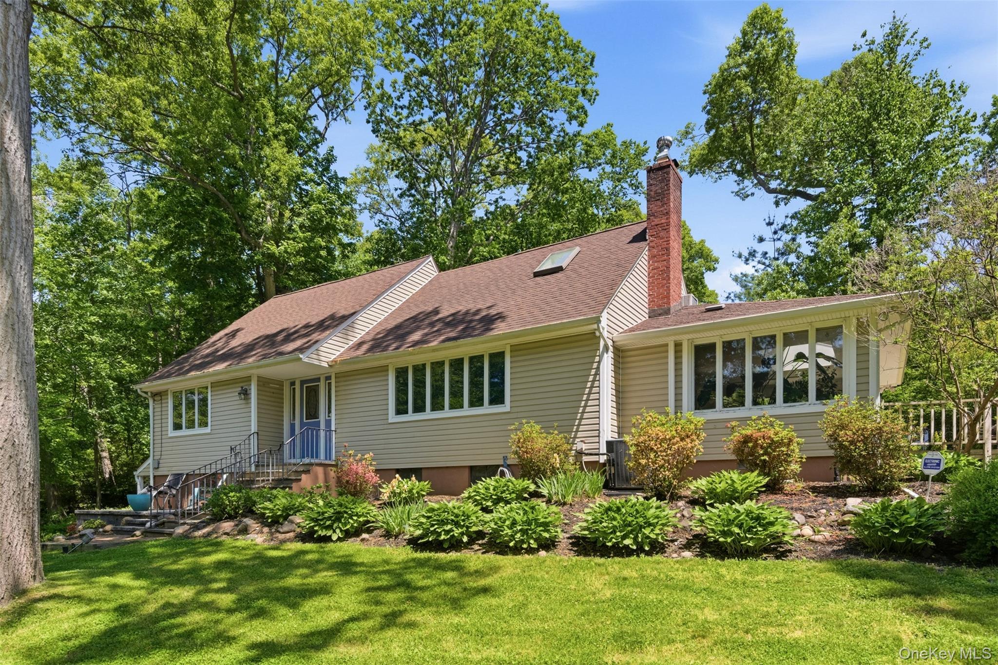 Vineyard Rd, Huntington, NY 11743