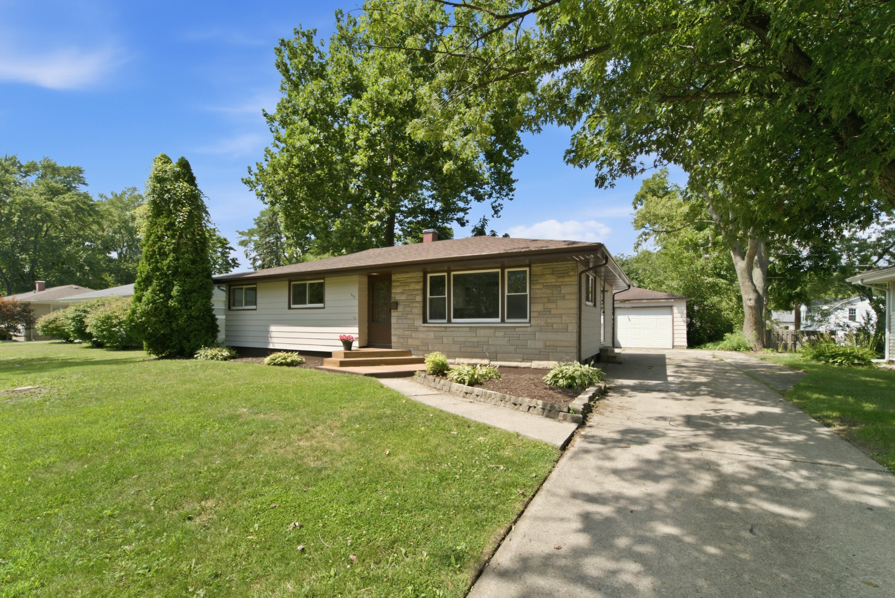 Oriole Ave, Crown Point, IN 46307