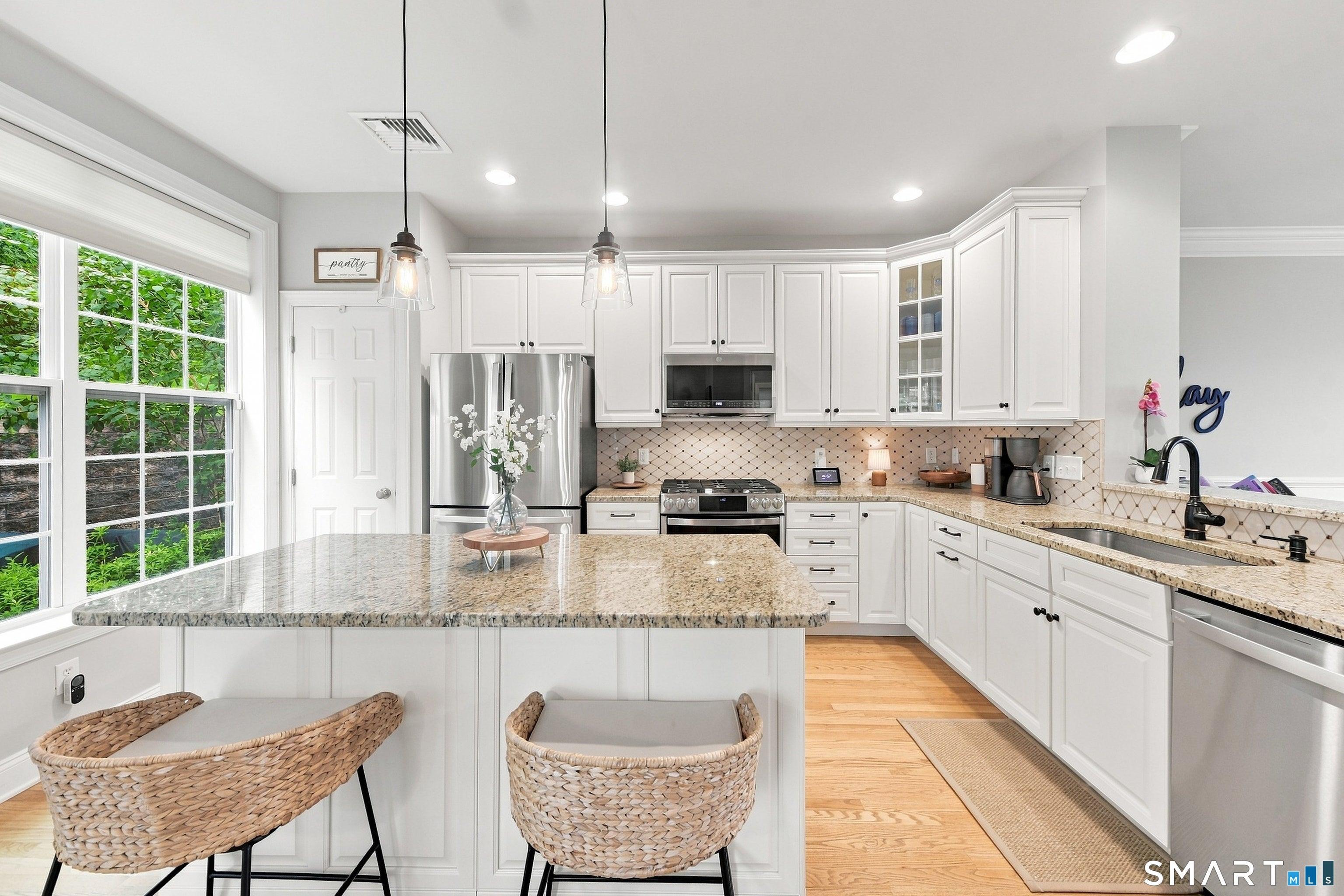 Warrington Round, Danbury, CT 06810