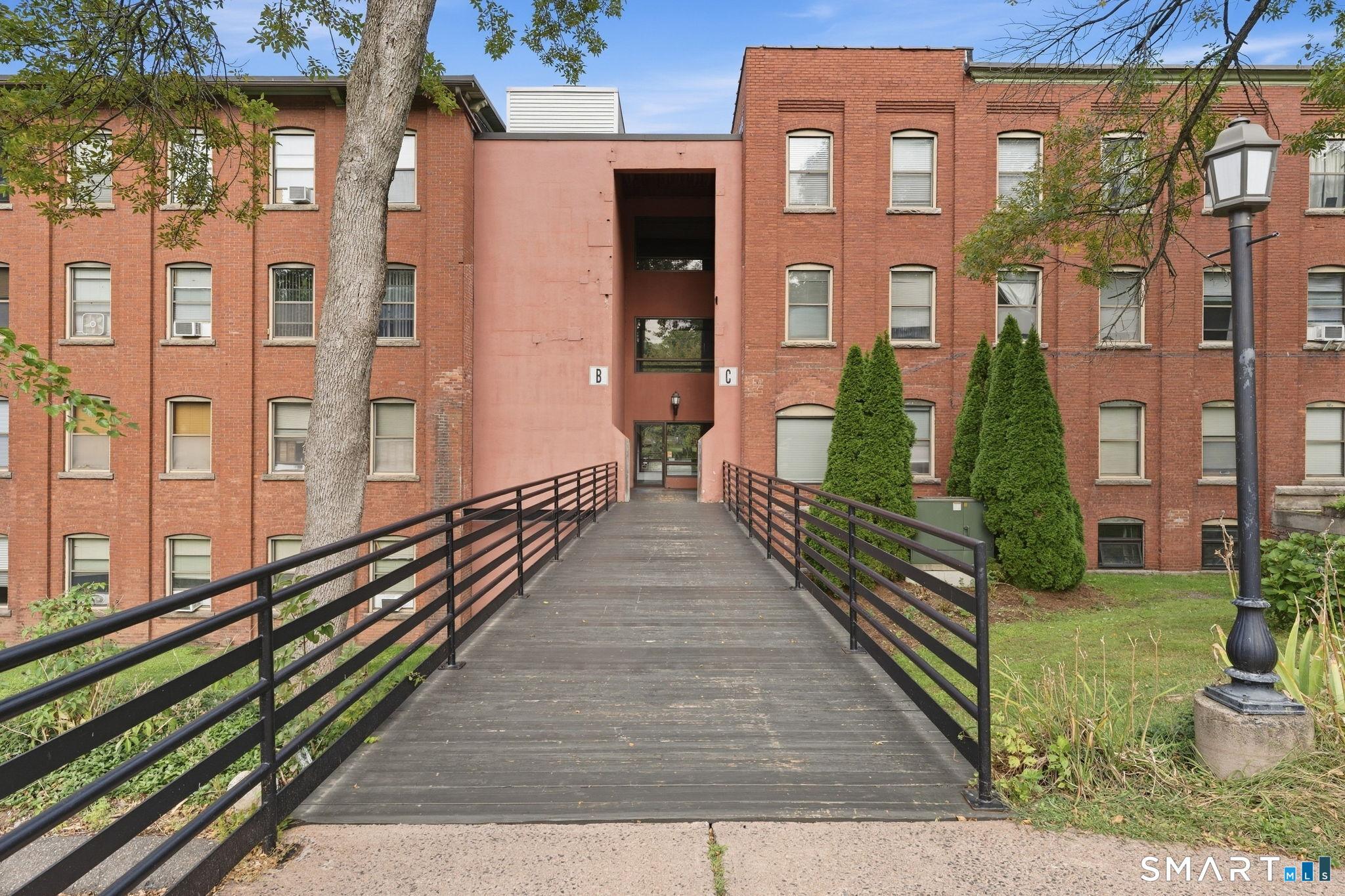 Williams St E, Glastonbury, CT 06033