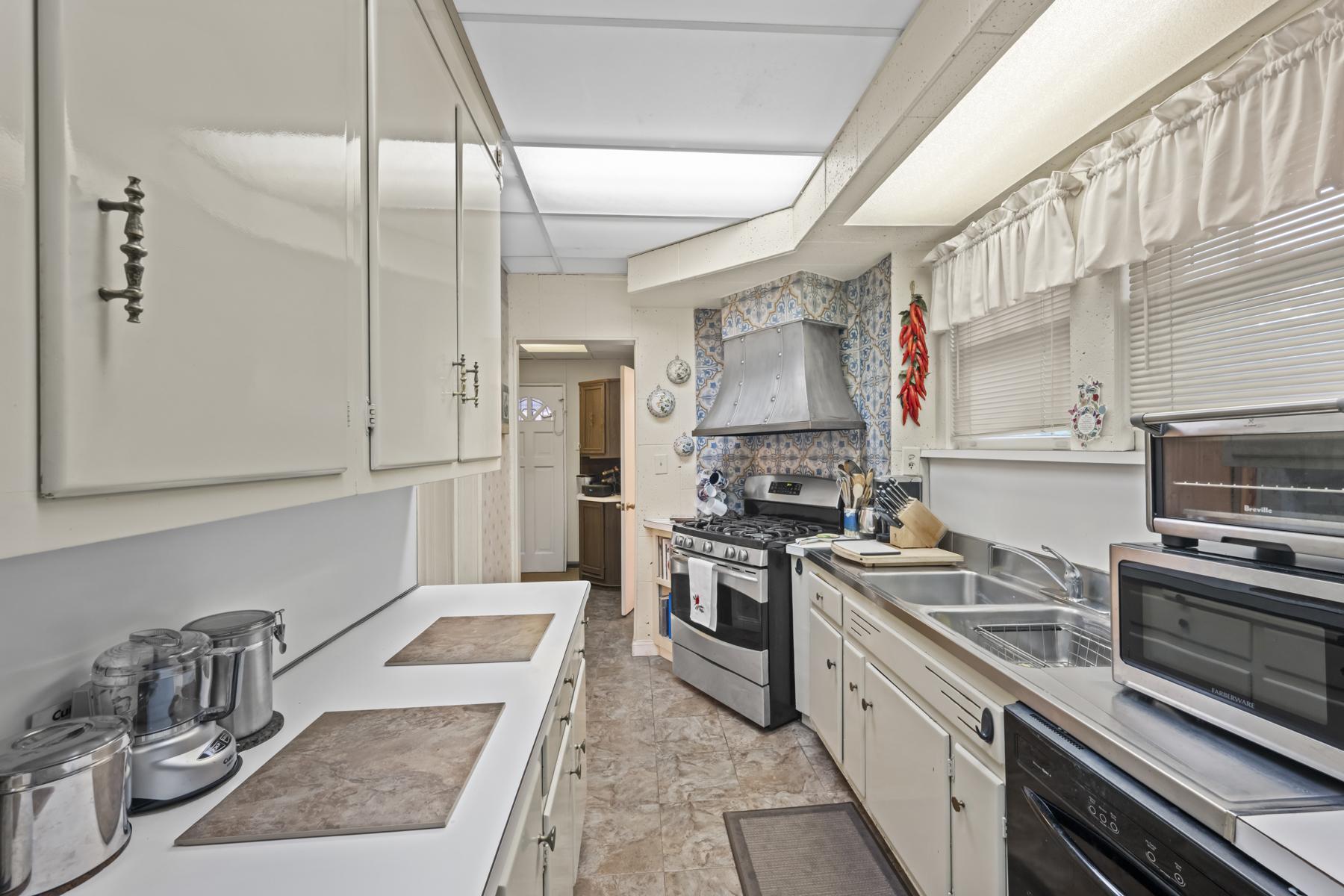 Avenue R, Brooklyn, NY 11229