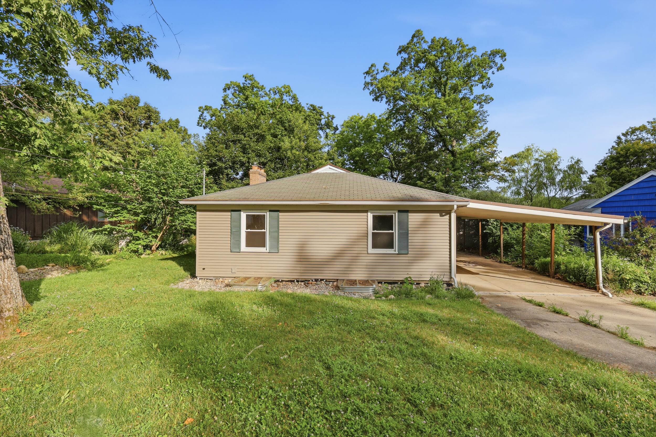 Cascade Springs Dr Se, Grand Rapids, MI 49546