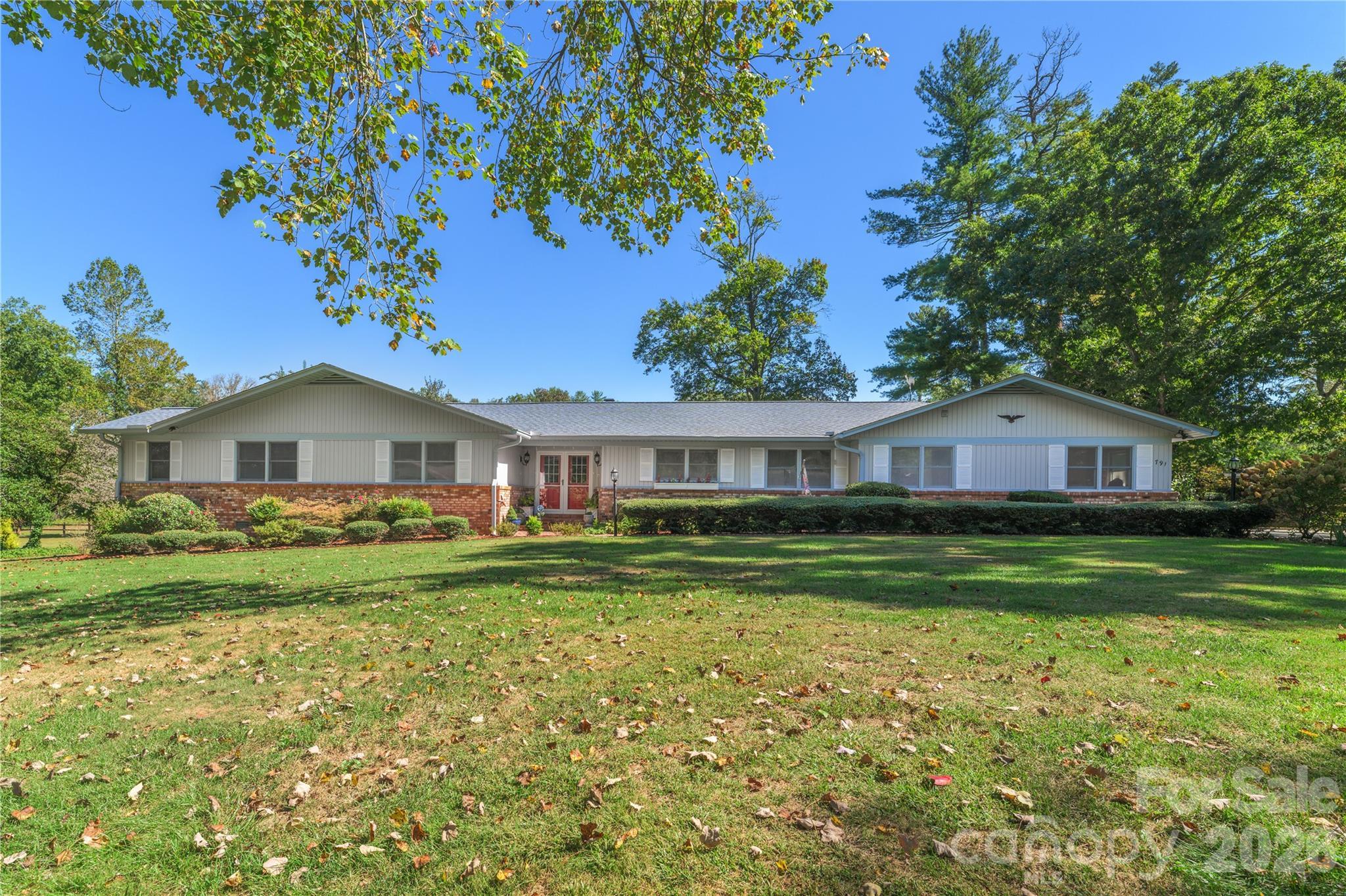 Crooked Creek Rd, Hendersonville, NC 28739