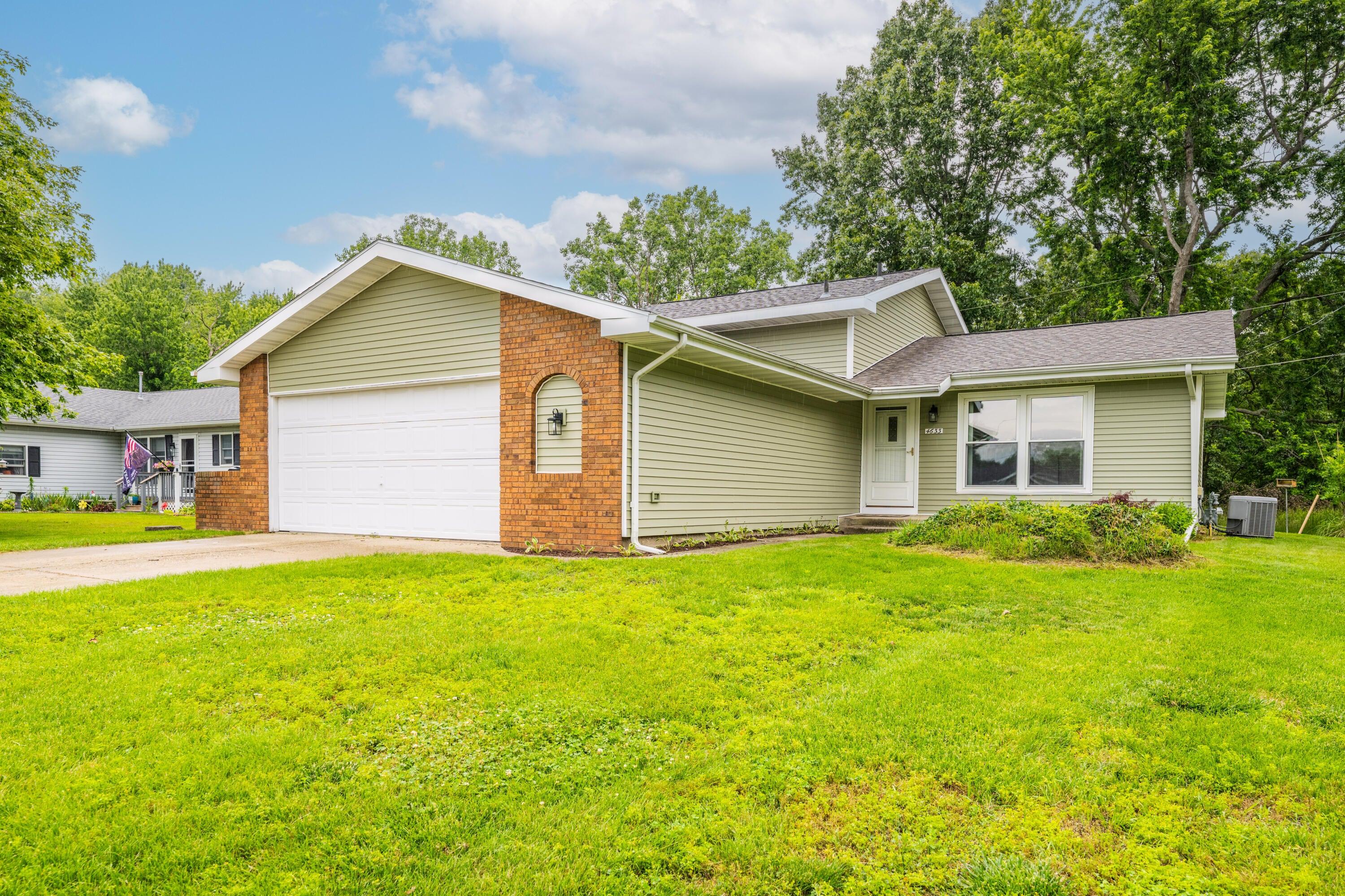 Vista Dr, Bridgman, MI 49106