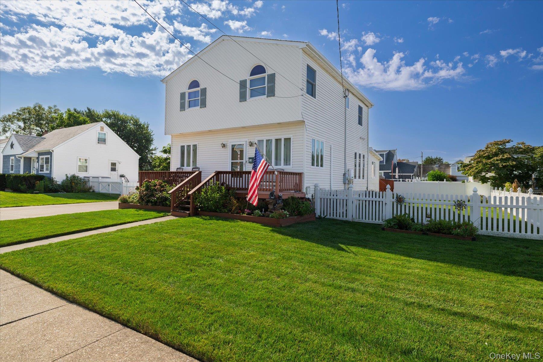 Dante Pl, Amityville, NY 11701
