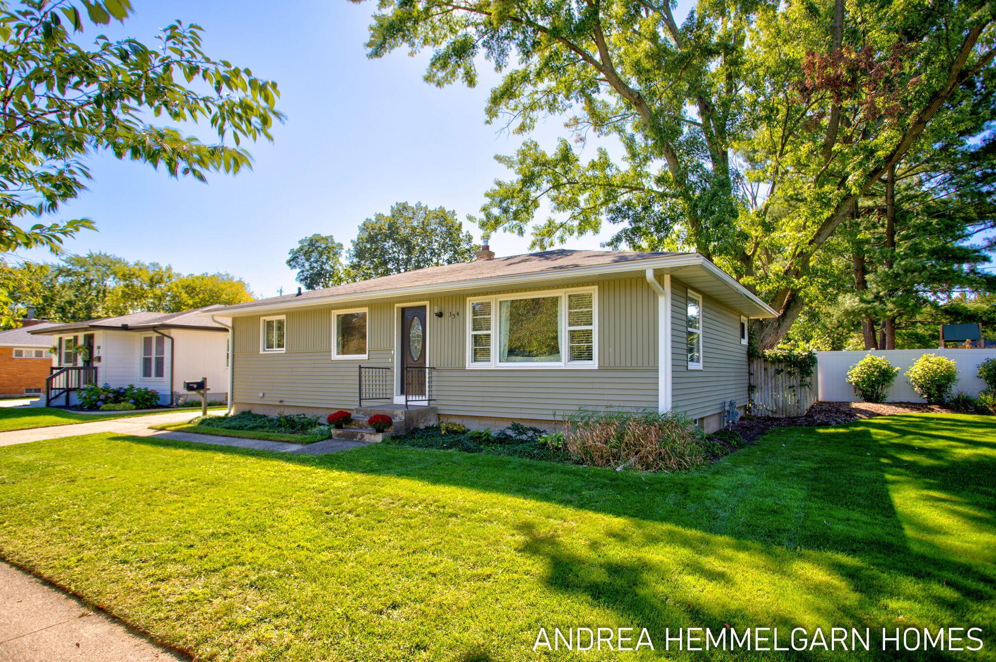 W 31st St, Holland, MI 49423