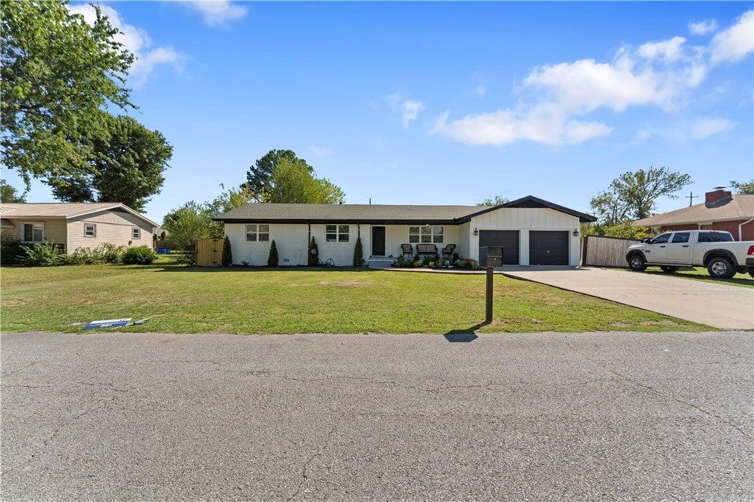 S J St, Rogers, AR 72756
