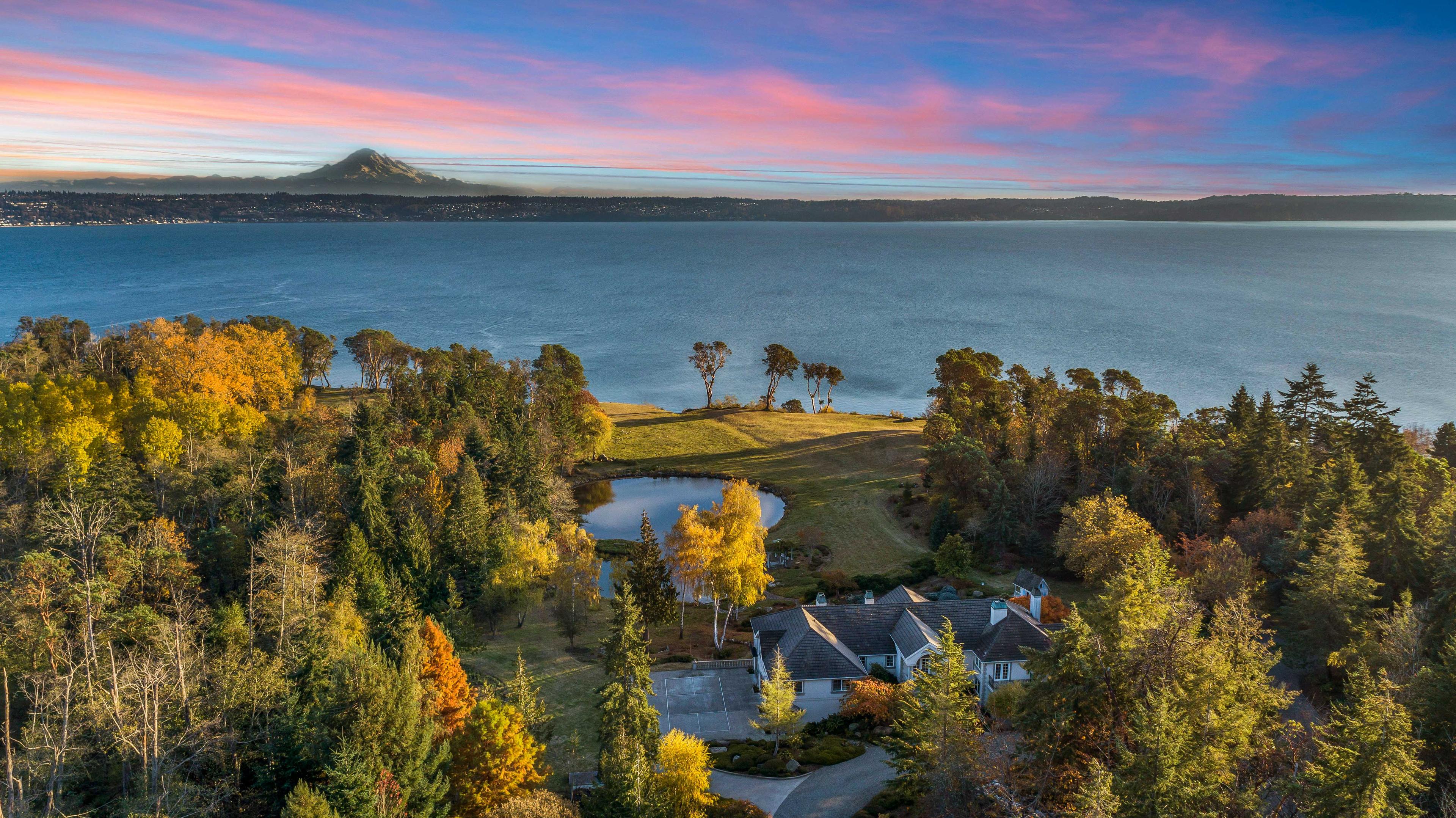 Sw Point Robinson Rd, Vashon, WA 98070