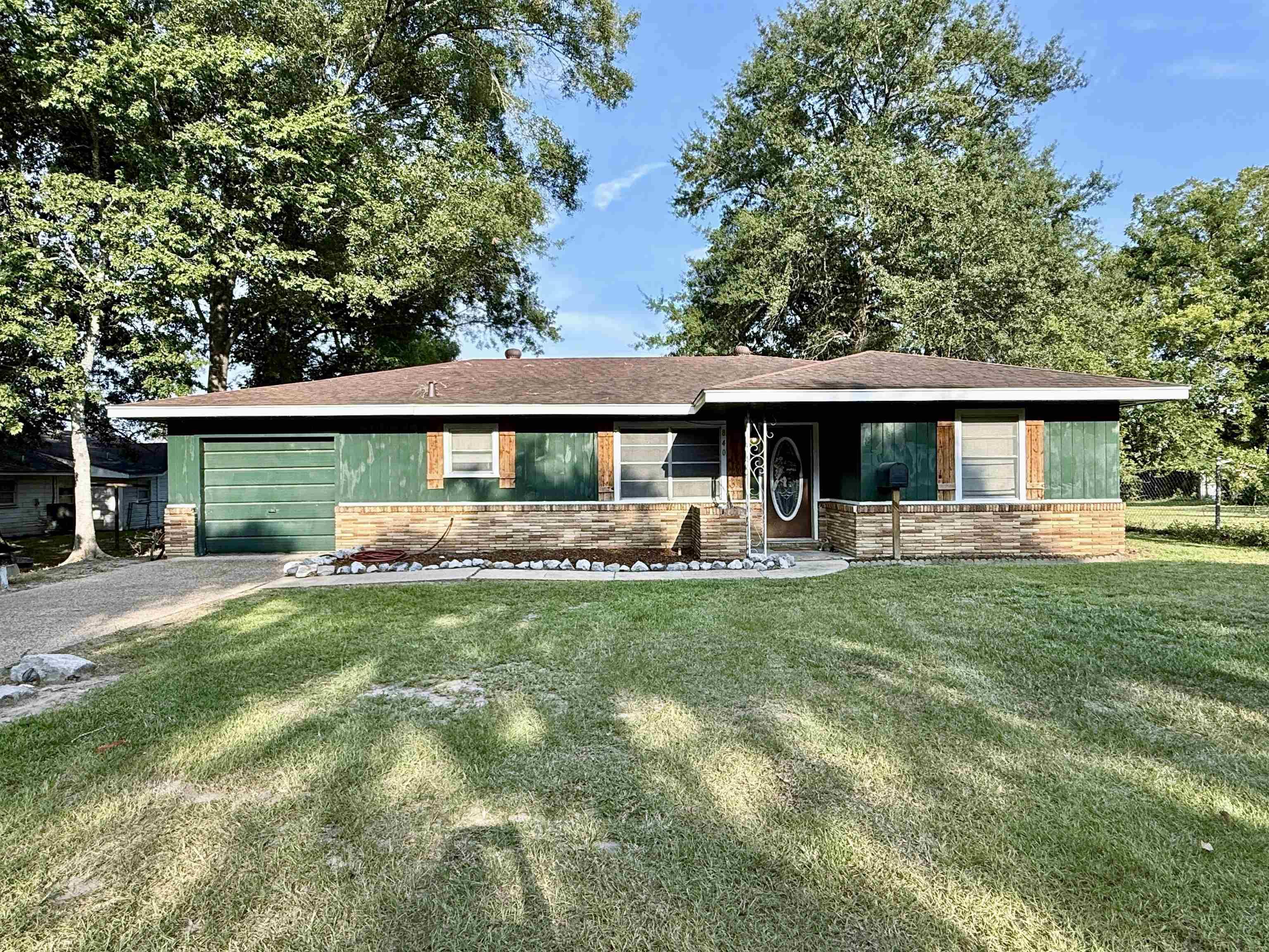 N 6th St, Silsbee, TX 77656