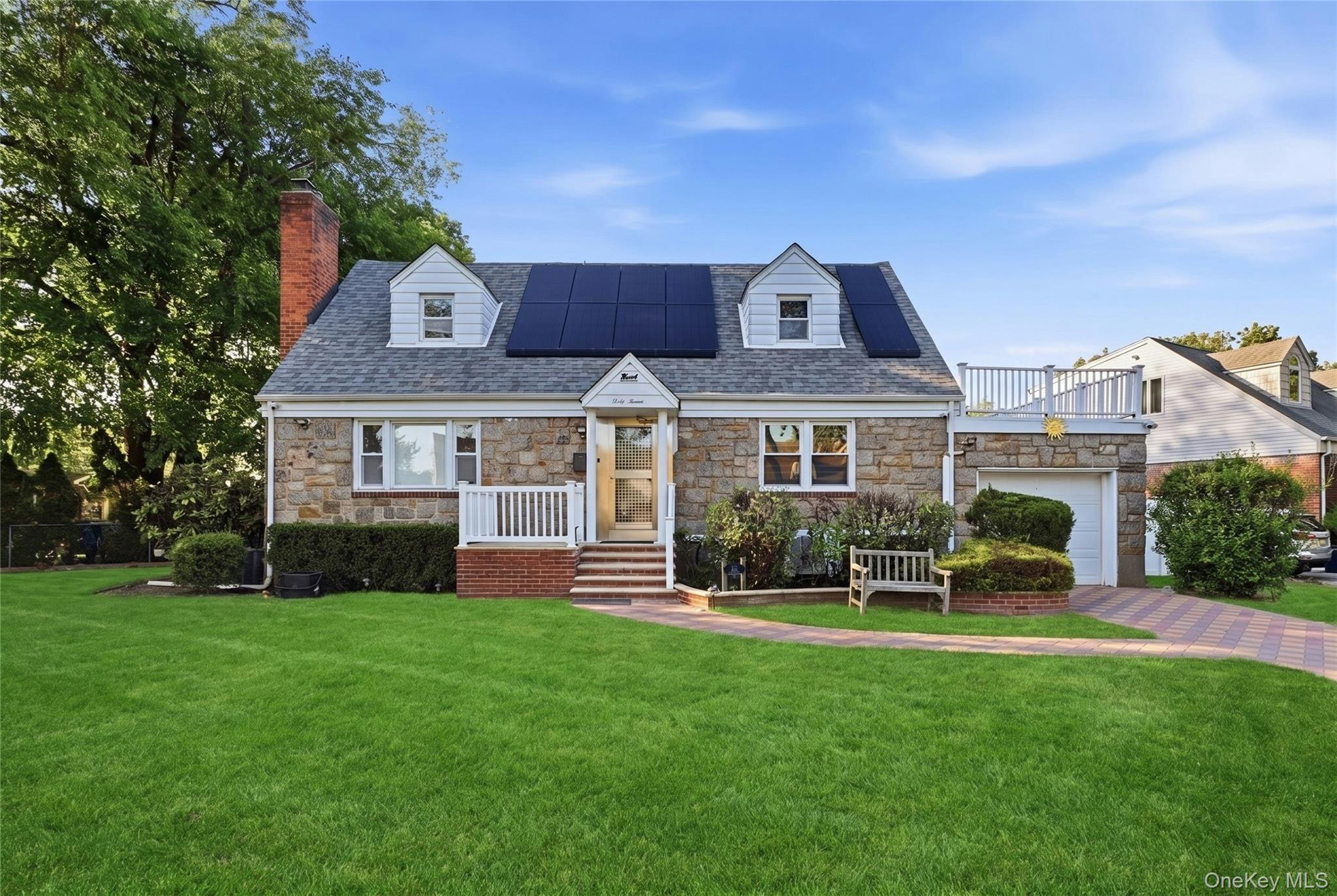 Sperry Ct, New Hyde Park, NY 11040