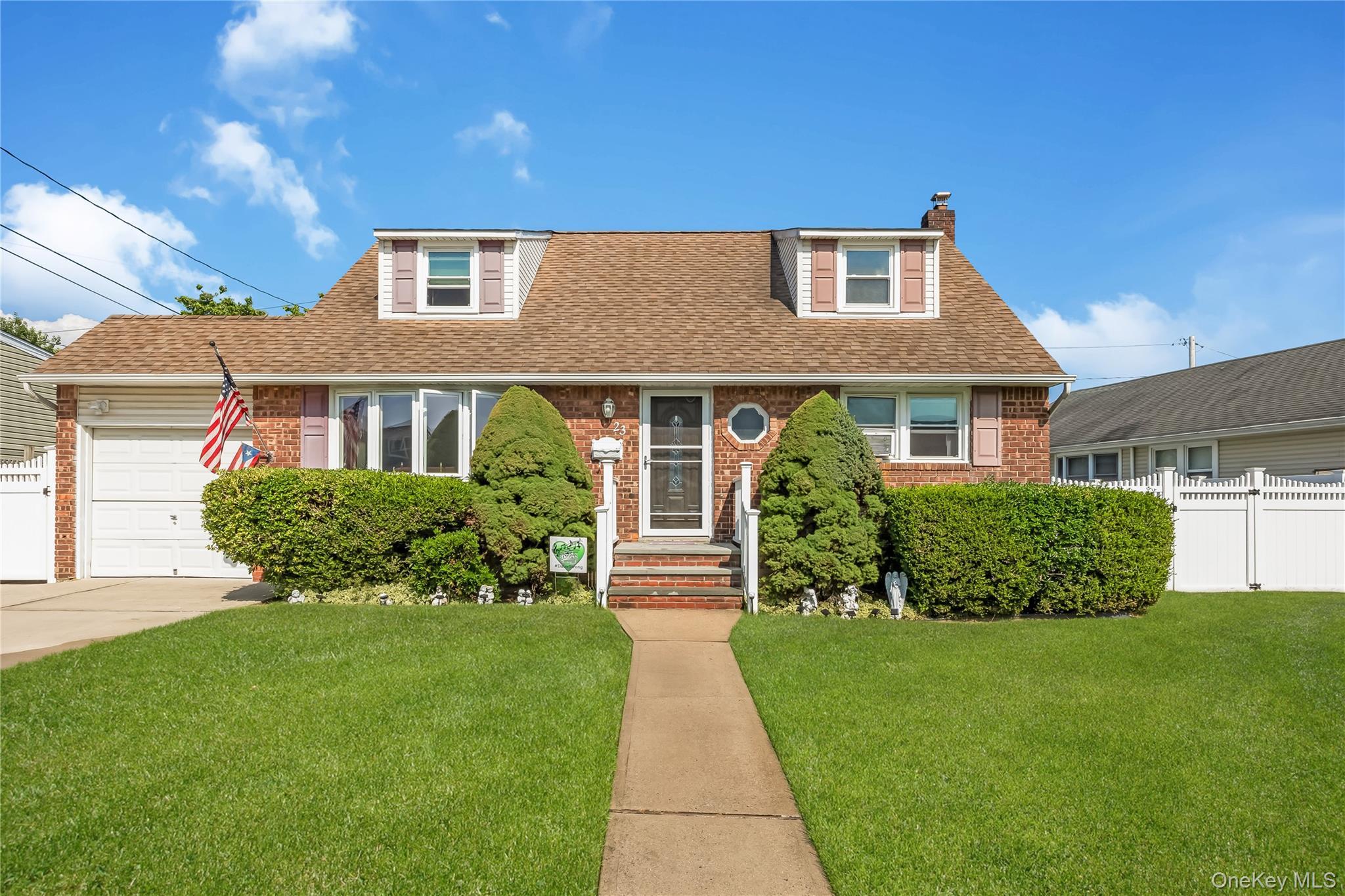 Scholl Dr, Farmingdale, NY 11735