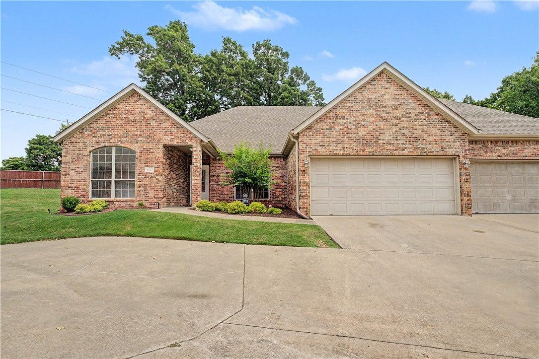 N Meadow View Dr, Fayetteville, AR 72703