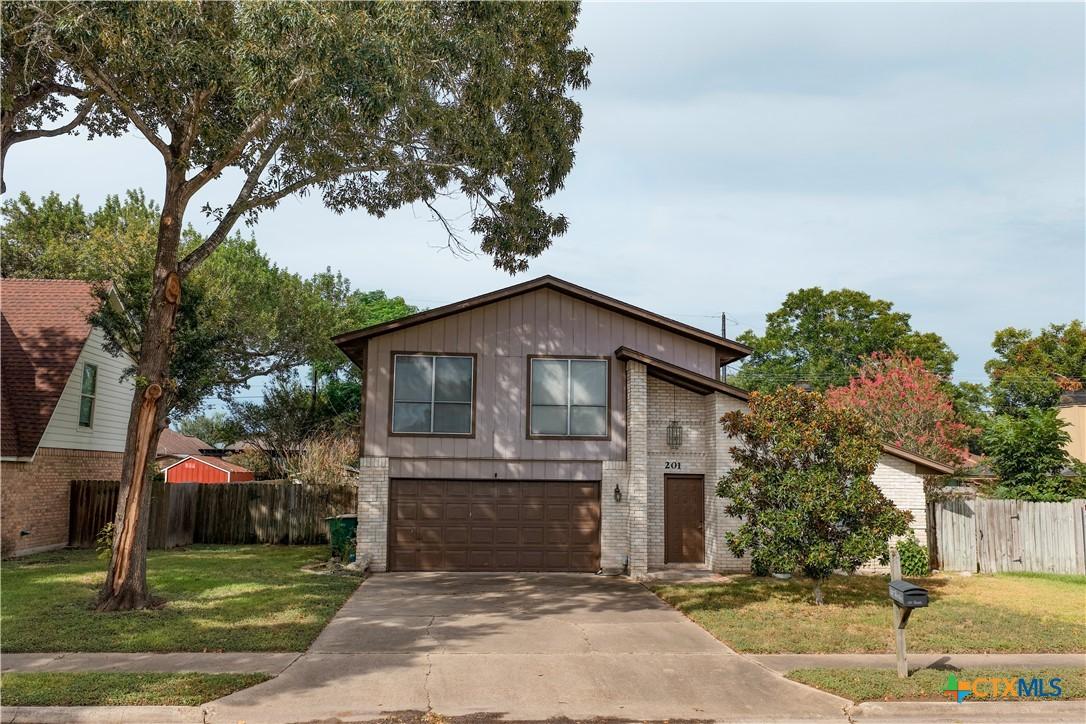 Heather St, Victoria, TX 77904