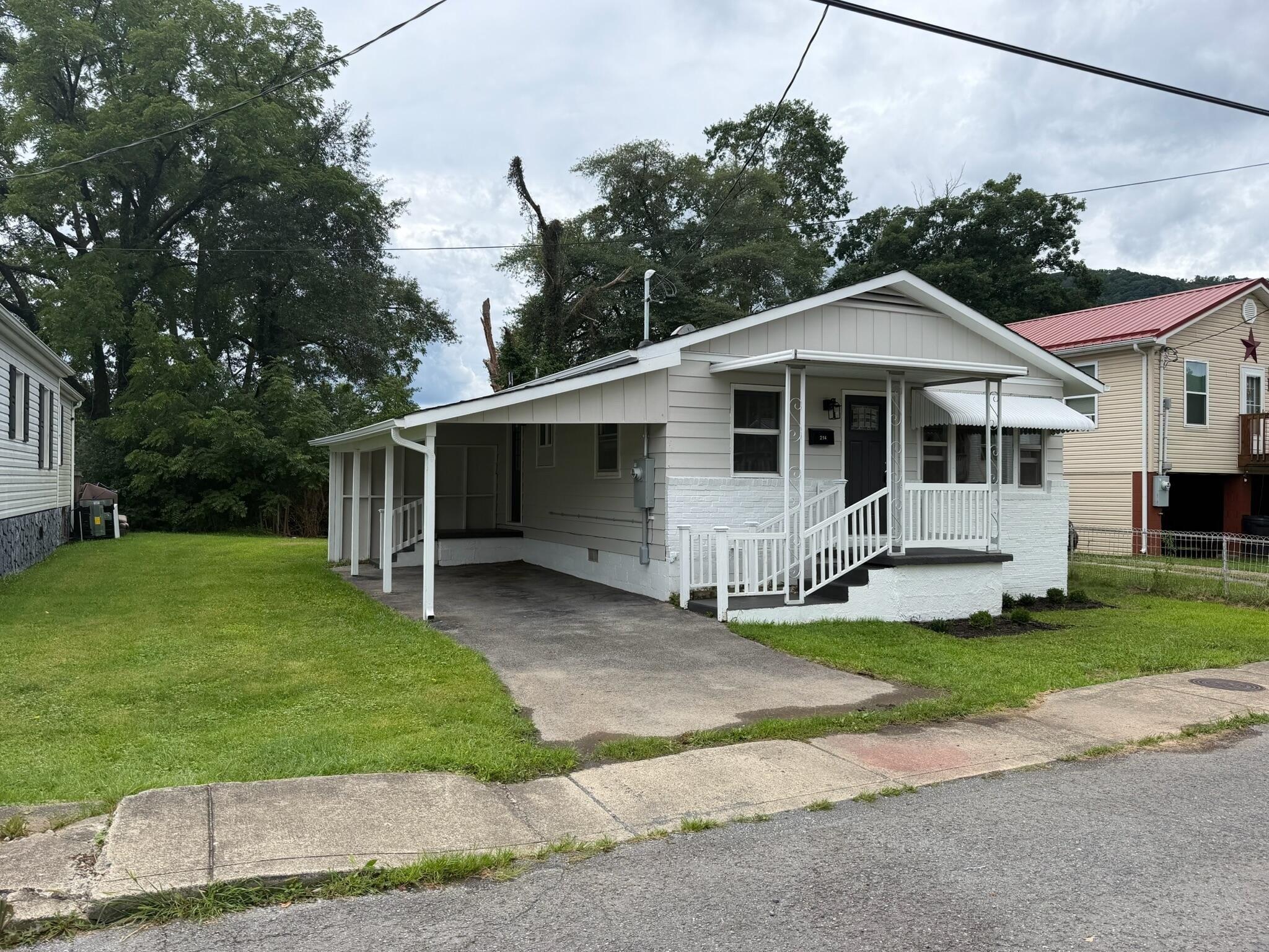 11th St, Rainelle, WV 25962