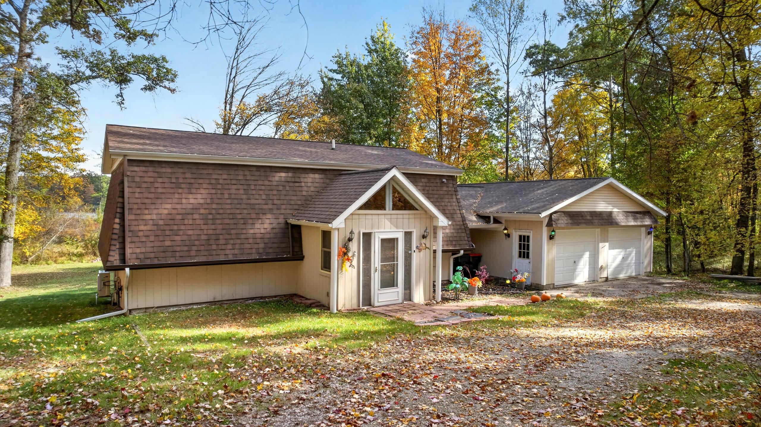 W Echo Dr, White Cloud, MI 49349