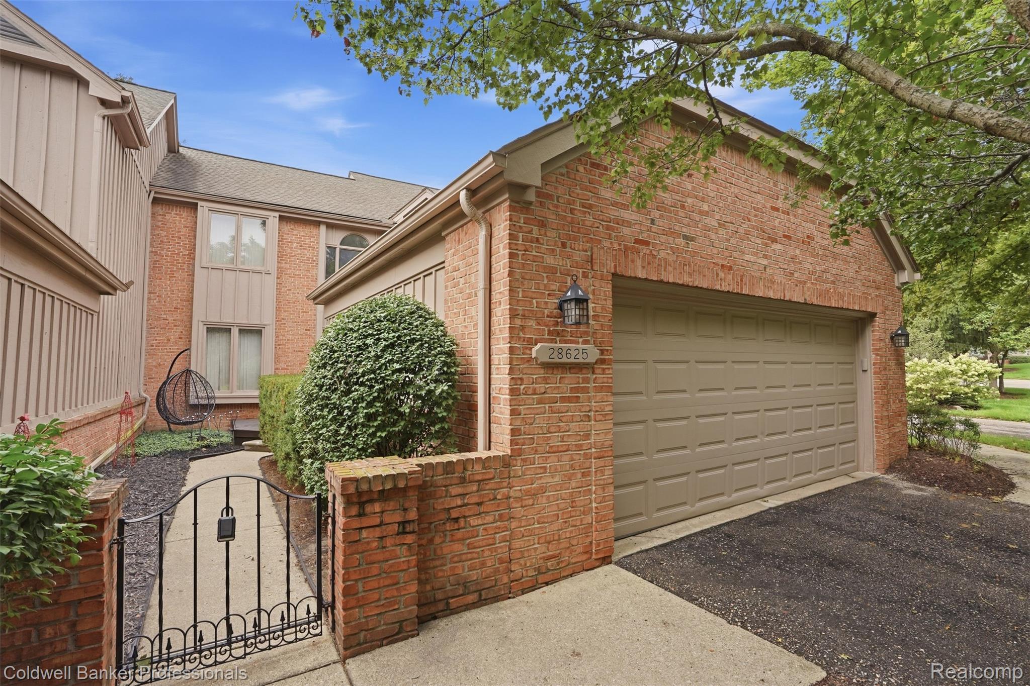 Auburn Ct, Farmington Hills, MI 48331