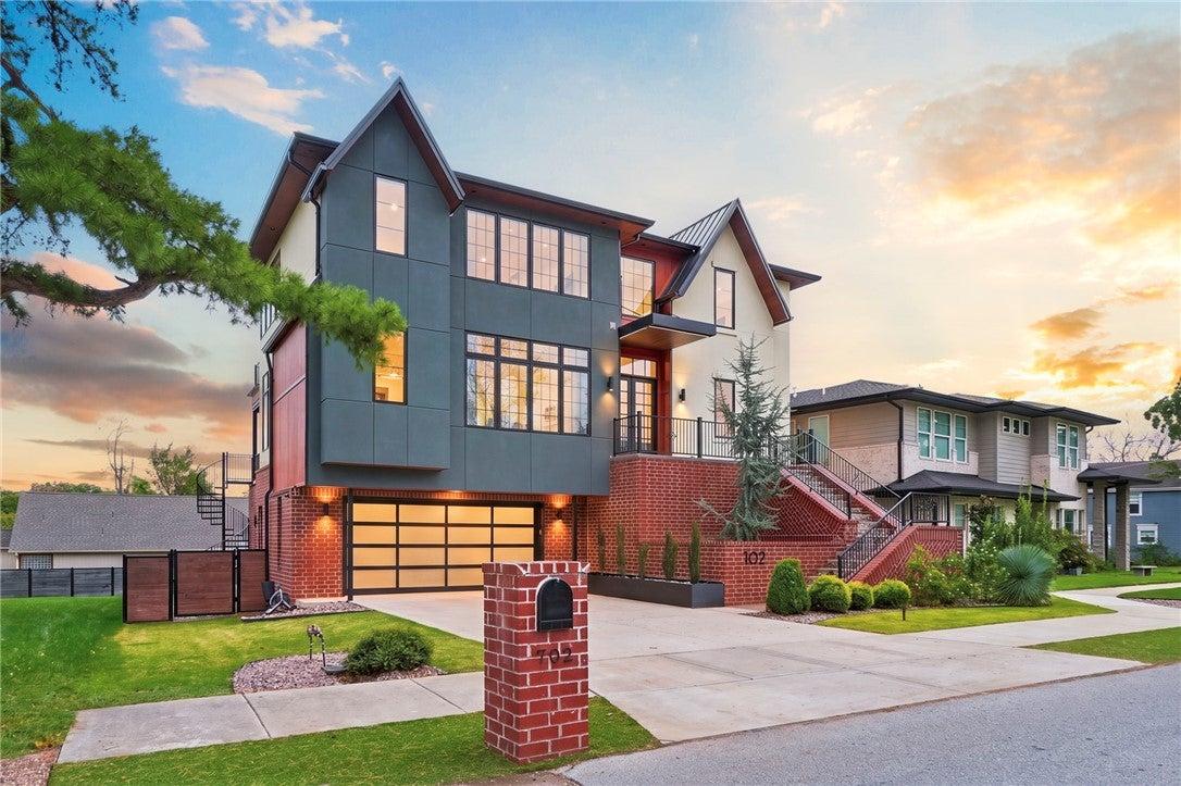 Ne A St, Bentonville, AR 72712