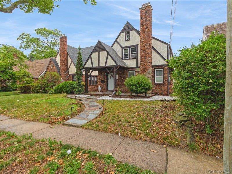 Lakeview Ave, Lynbrook, NY 11563